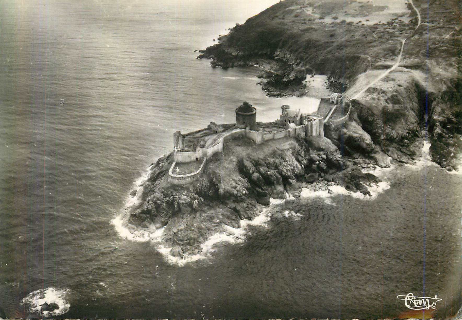 Fort-la-Latte (C.-du-N.) — Pointe du Fort-de-la-Latte et le Port Taillot — Vue aérienne — Éditions Aériennes Combier