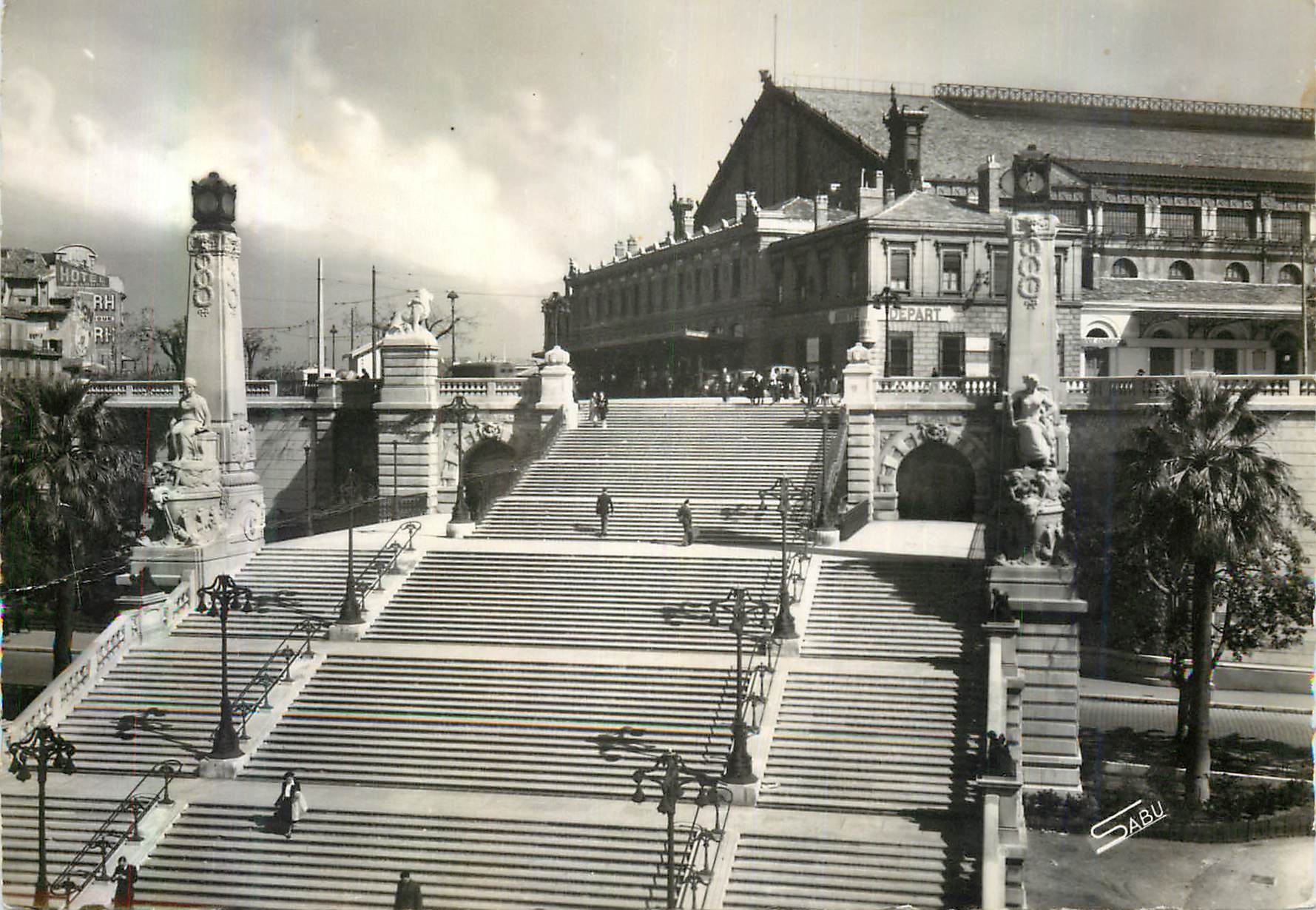 CPM Marseille Escalier Monumental de la Gare St Charles