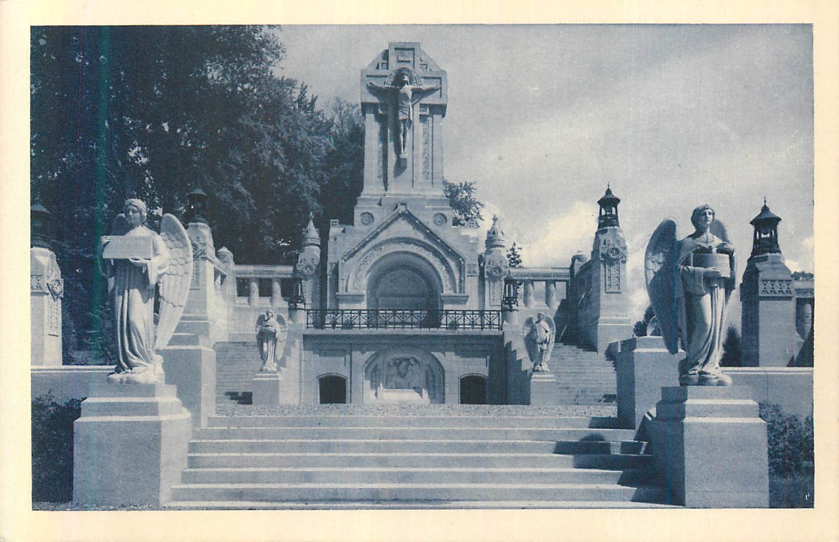 La Basilique de Lisieux — Le Calvaire — Vue d'ensemble — Draeger-Paris