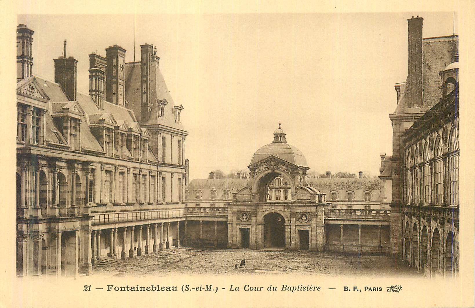 Fontainebleau (S.-et-M.) - La Cour du Baptistère — B.F., PARIS