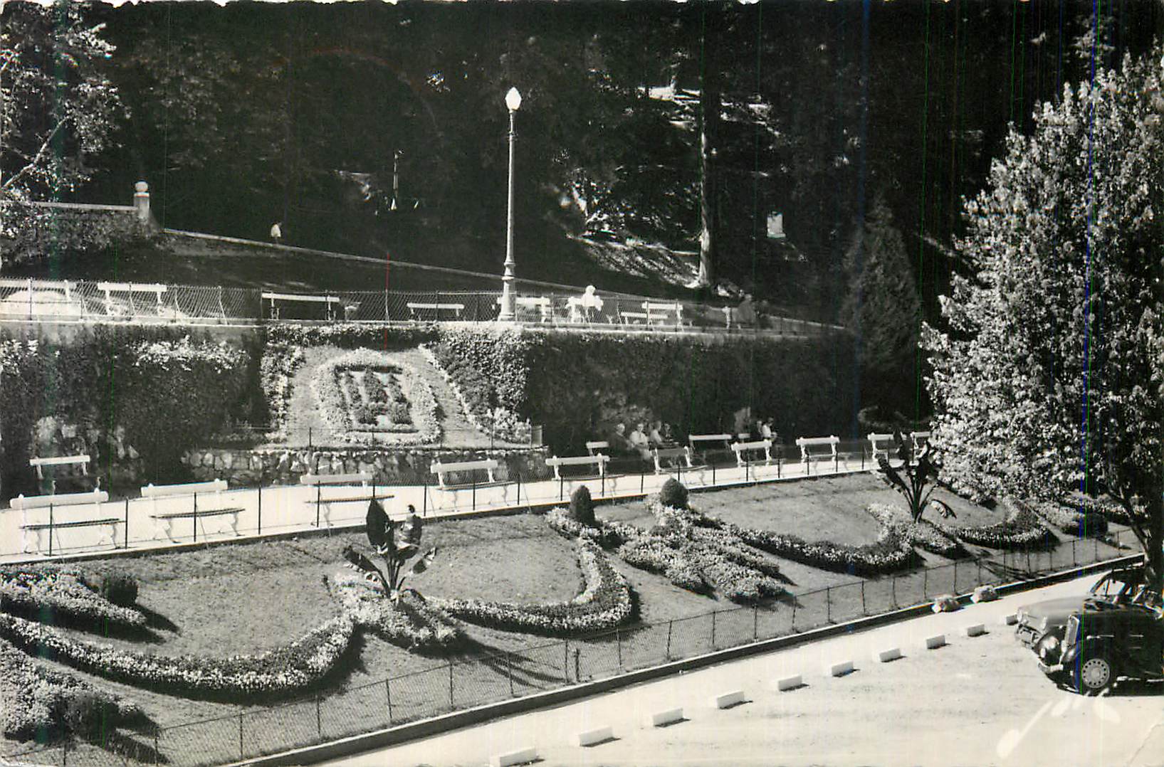 L'esplanade des Thermes — Bagnères-de-Bigorre (H.P.) — Éditions Jove, Pau