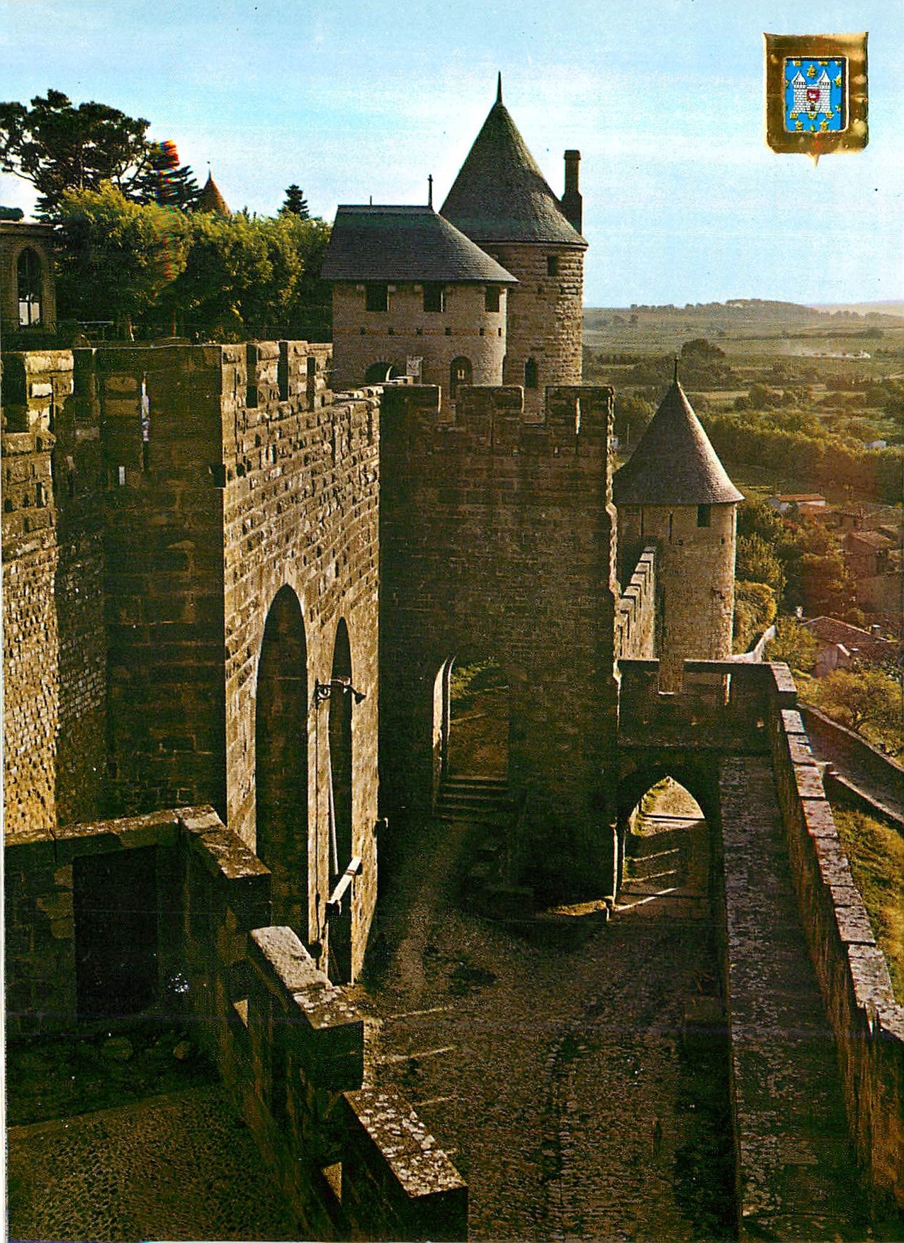 CPM Carcassonne Arts et Couleurs de l'Aude Cite Medievale (Ve XIIIe s)