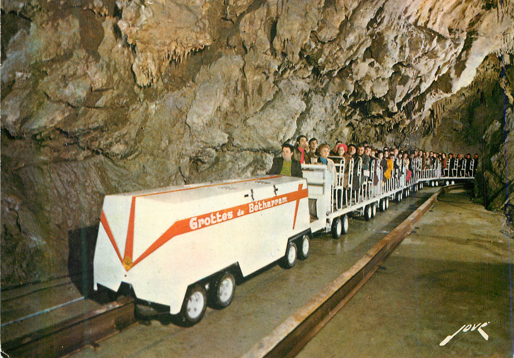 CPM Les Grottes de Betharram Le Train Collection D'Art Pyreneen