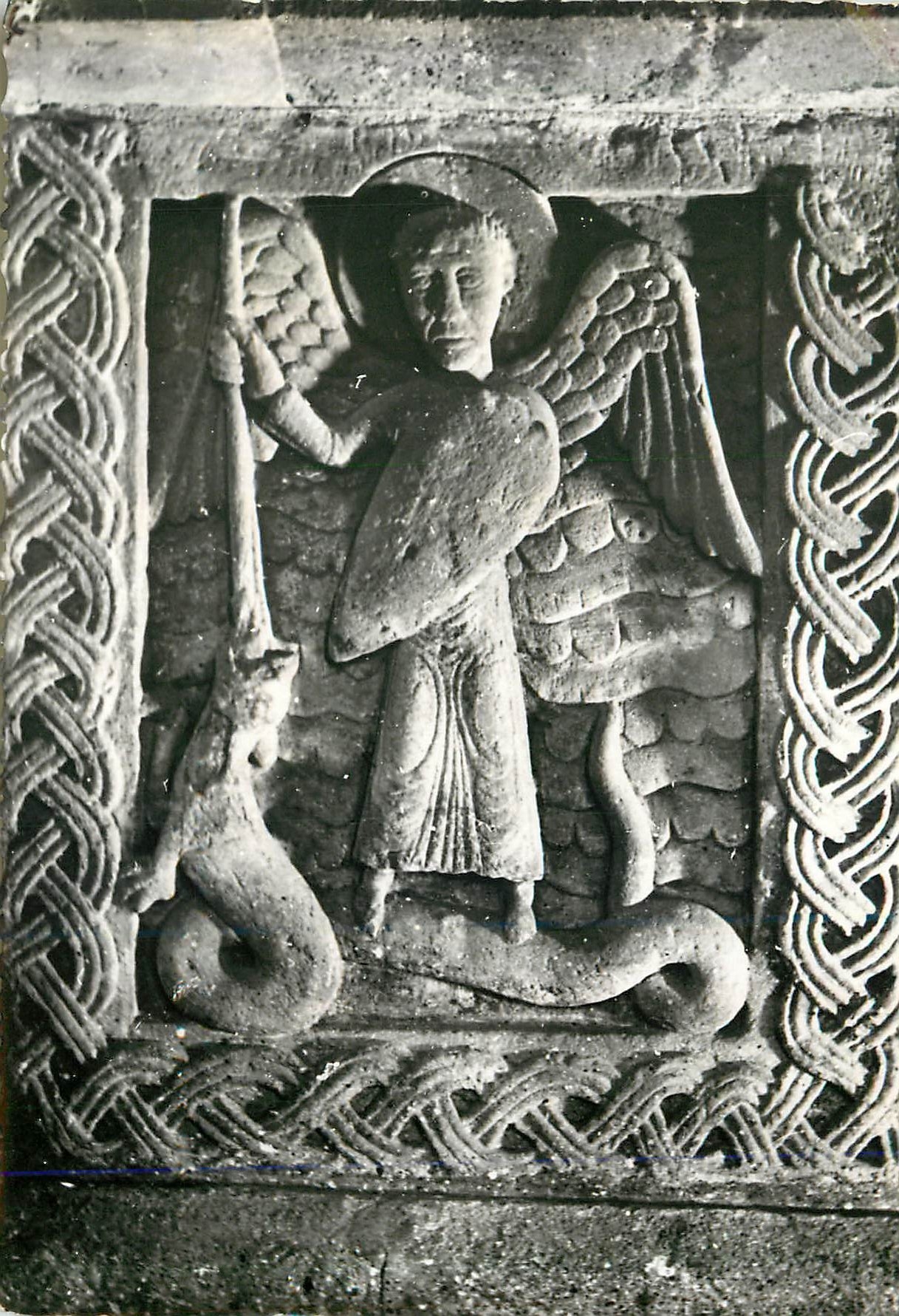 CPM Connaissance du Rouergue Eglise de St Pierre Bessuejouls (Aveyron) Autel Roman (XIe S)