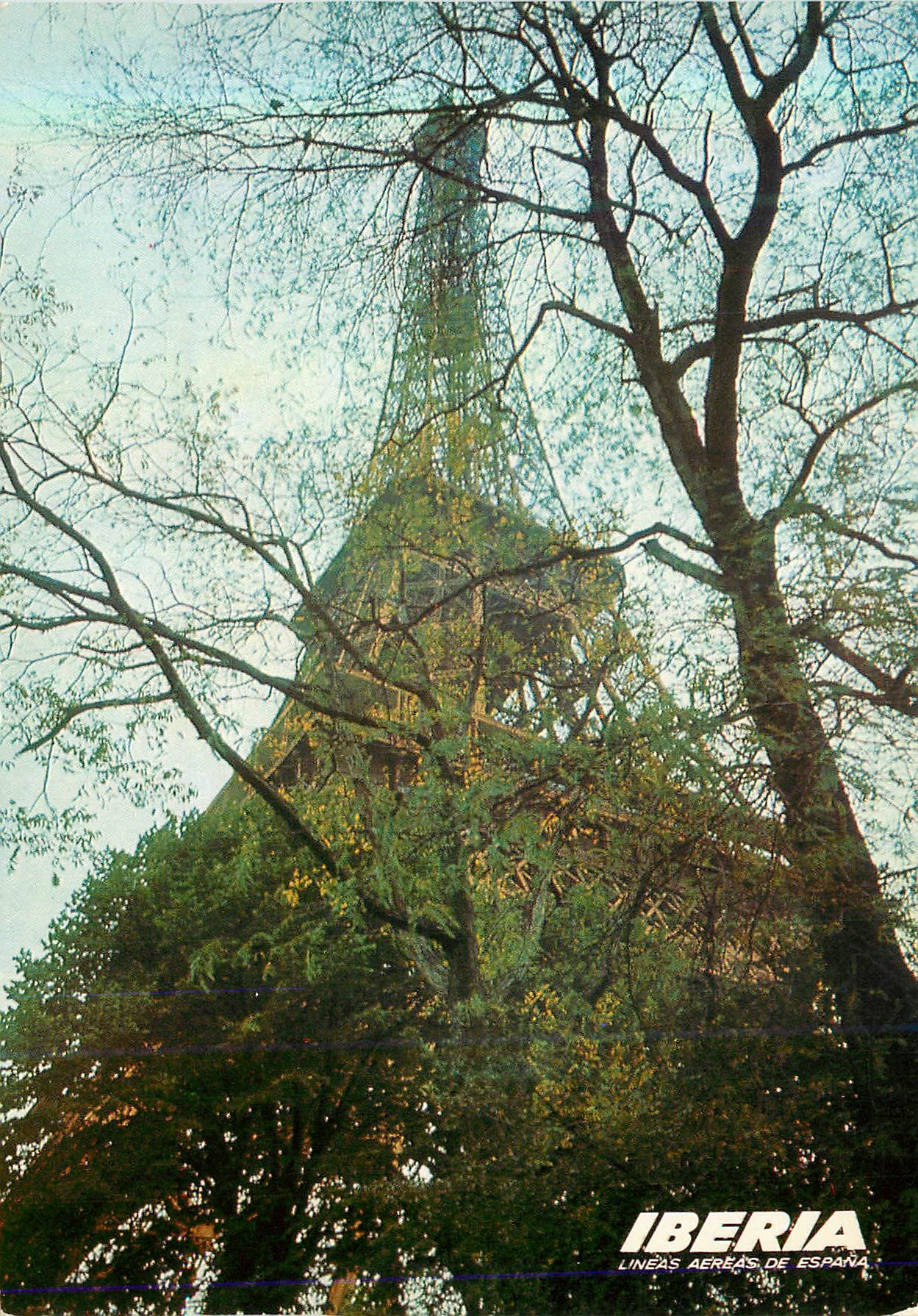 Paris — Tour Eiffel vue à travers les arbres — Iberia Líneas Aéreas de España
