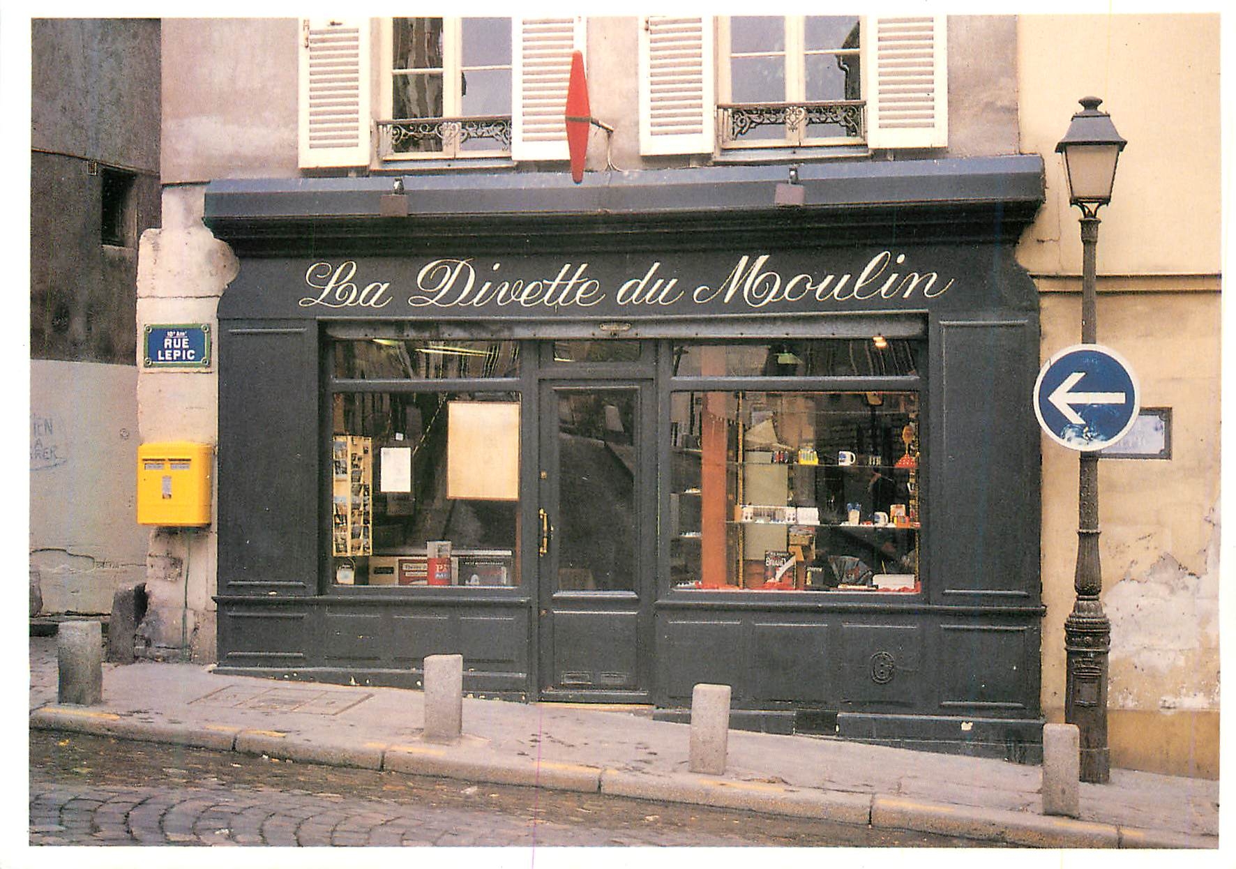 CPM Paris Montmartre Tabac Rue Lepic La divette du Moulin