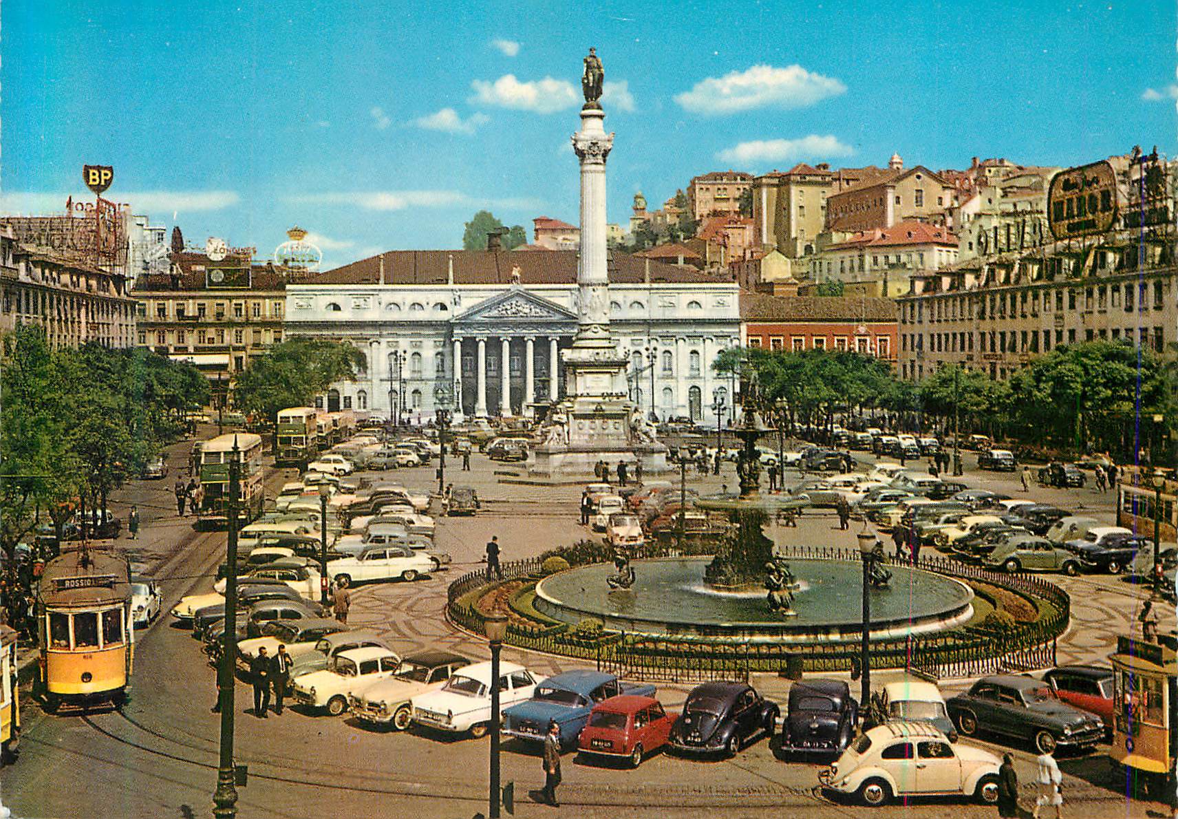 CPM Lisboa Place de D Pedro IV (Rossio) Automobile Tramway