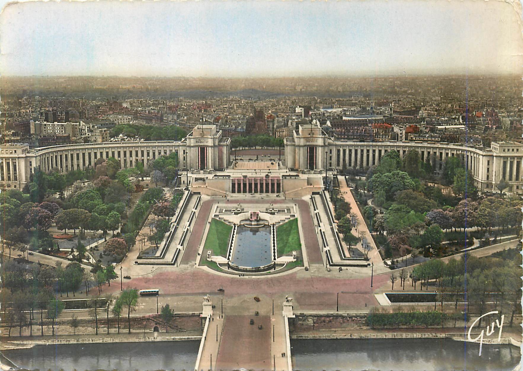 CPM Paris et ses Mervielles Vue Generale du Palais de Chaillot