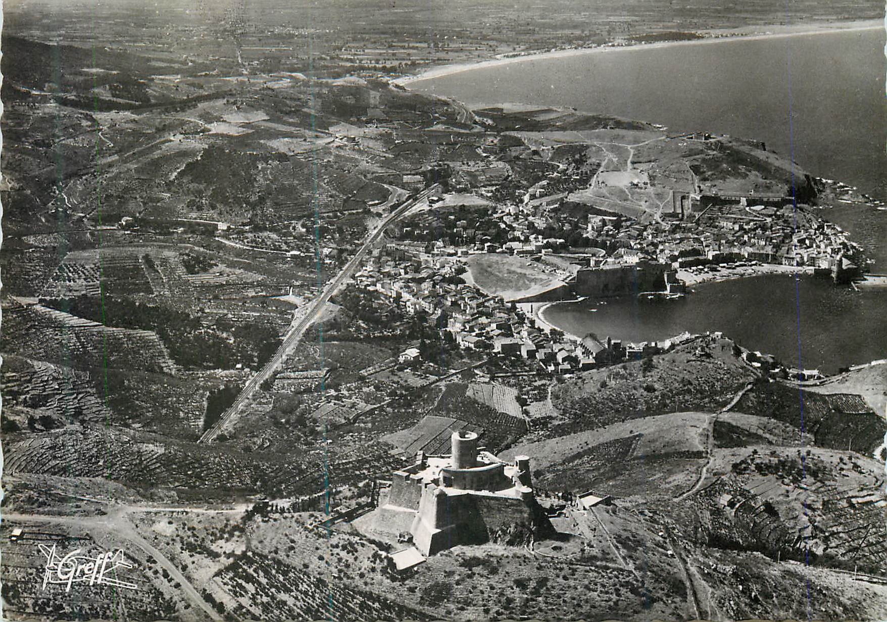 CPM Collioure (P O) En Roussillon Les Pyrenees Vue Aerienne Le Fort Saint Elme