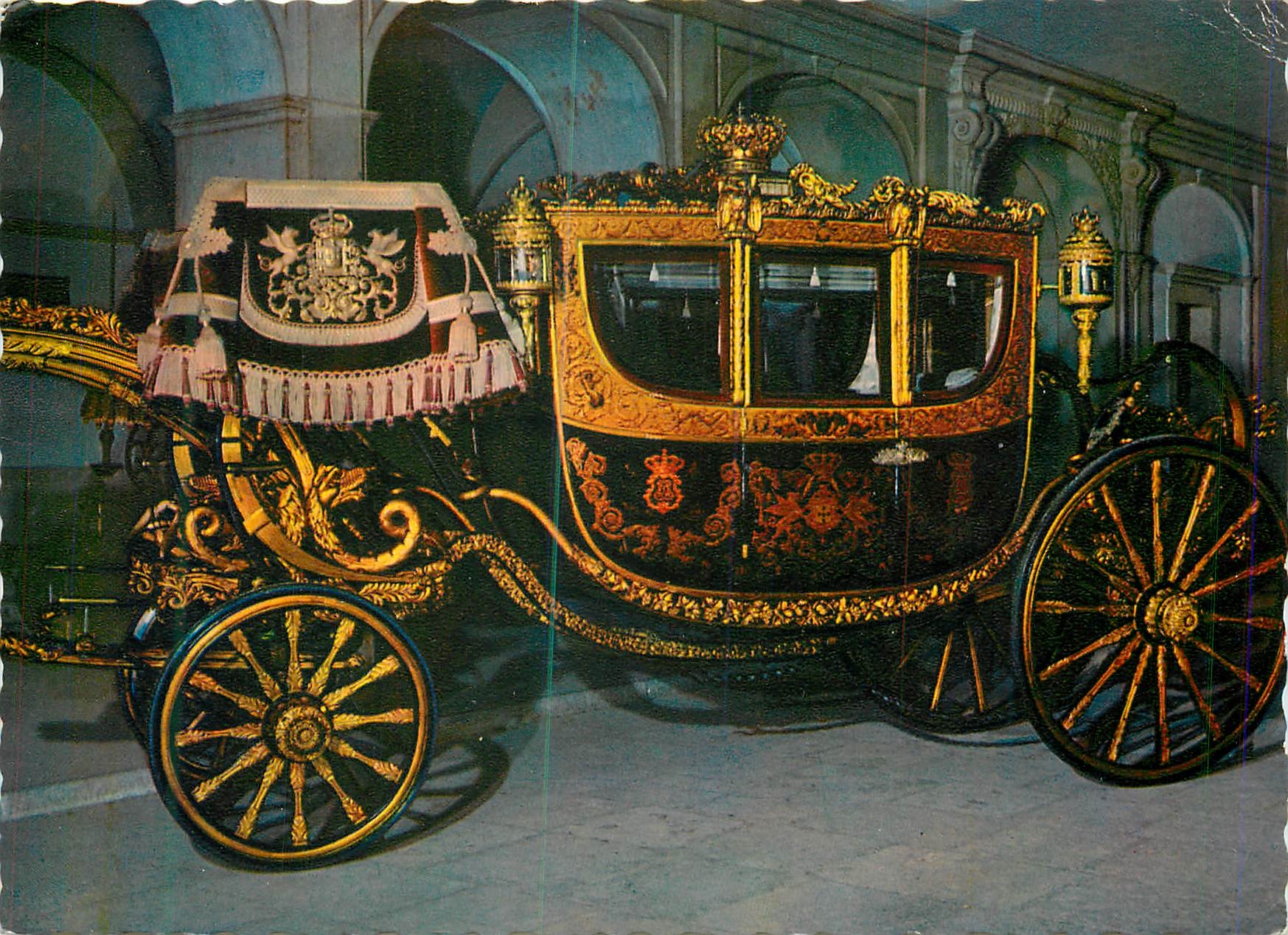 CPM Lisboa Museu National Dos Coches Voiture de Gala dite de la Couronne XIXe Siecle