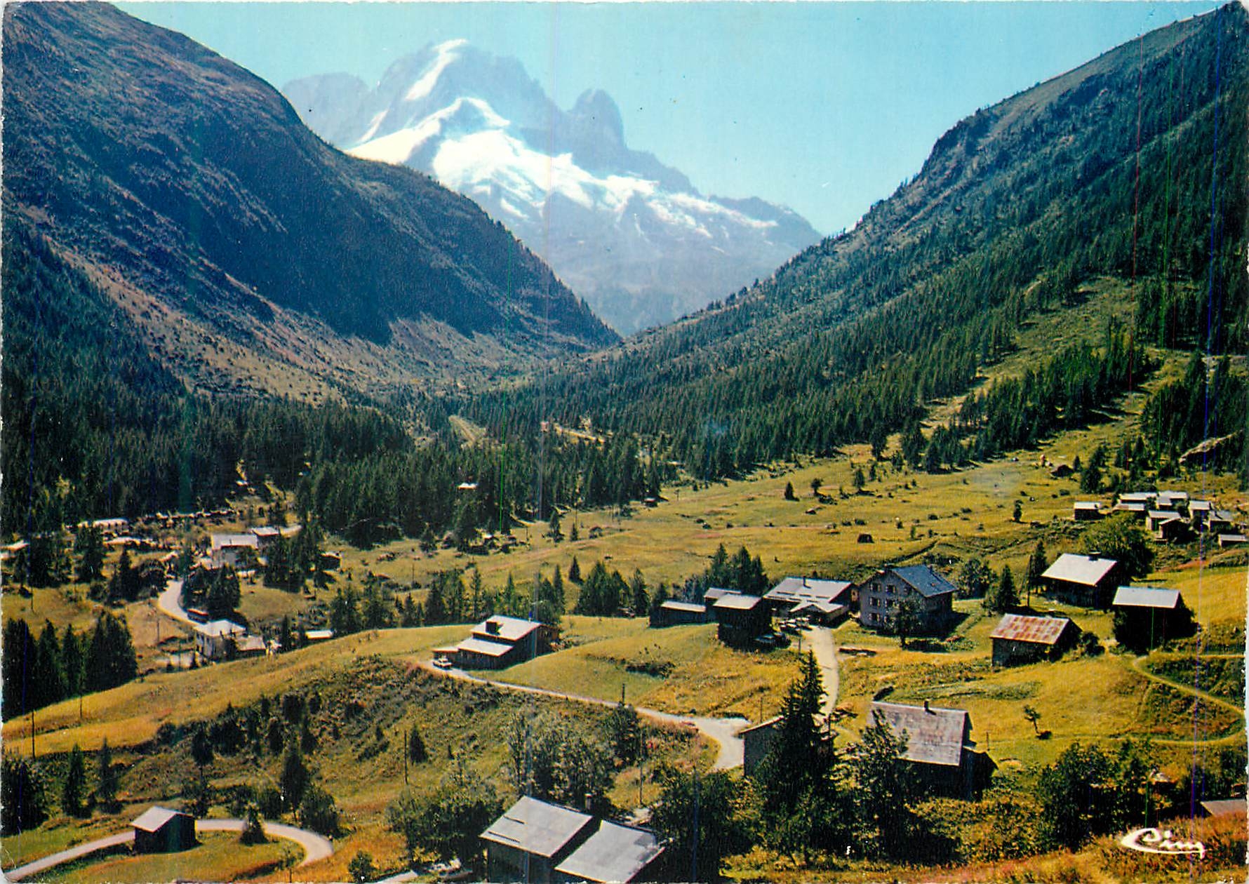 Vallorcine (Haute-Savoie) — partial view of the village with the Dru (3.754 m.) and the Aiguille Verte (4.122 m.) in the background — publisher Cimicrone, no. 74290