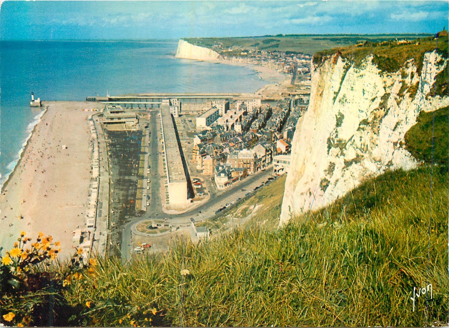 CPM Couleurs et Lumiere de France Le Treport (S M) et Mers (Somme) Vus des Falaises