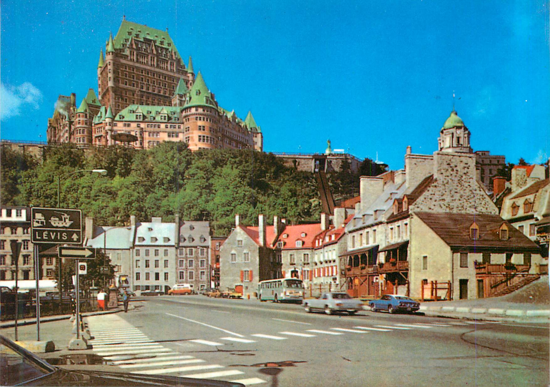 CPM Quebec Que Le Chateau Frontenac Dominant la Vieille Basse Ville