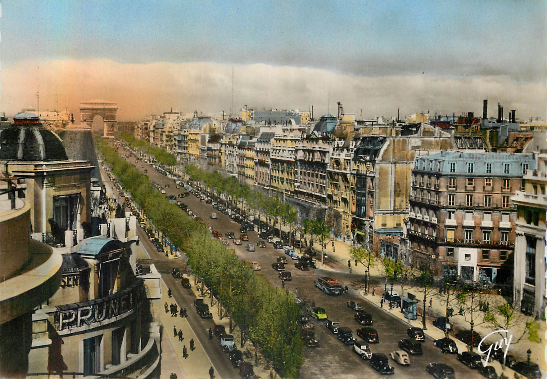 CPM Paris et ses Merveilles Avenue des Champs Elysees