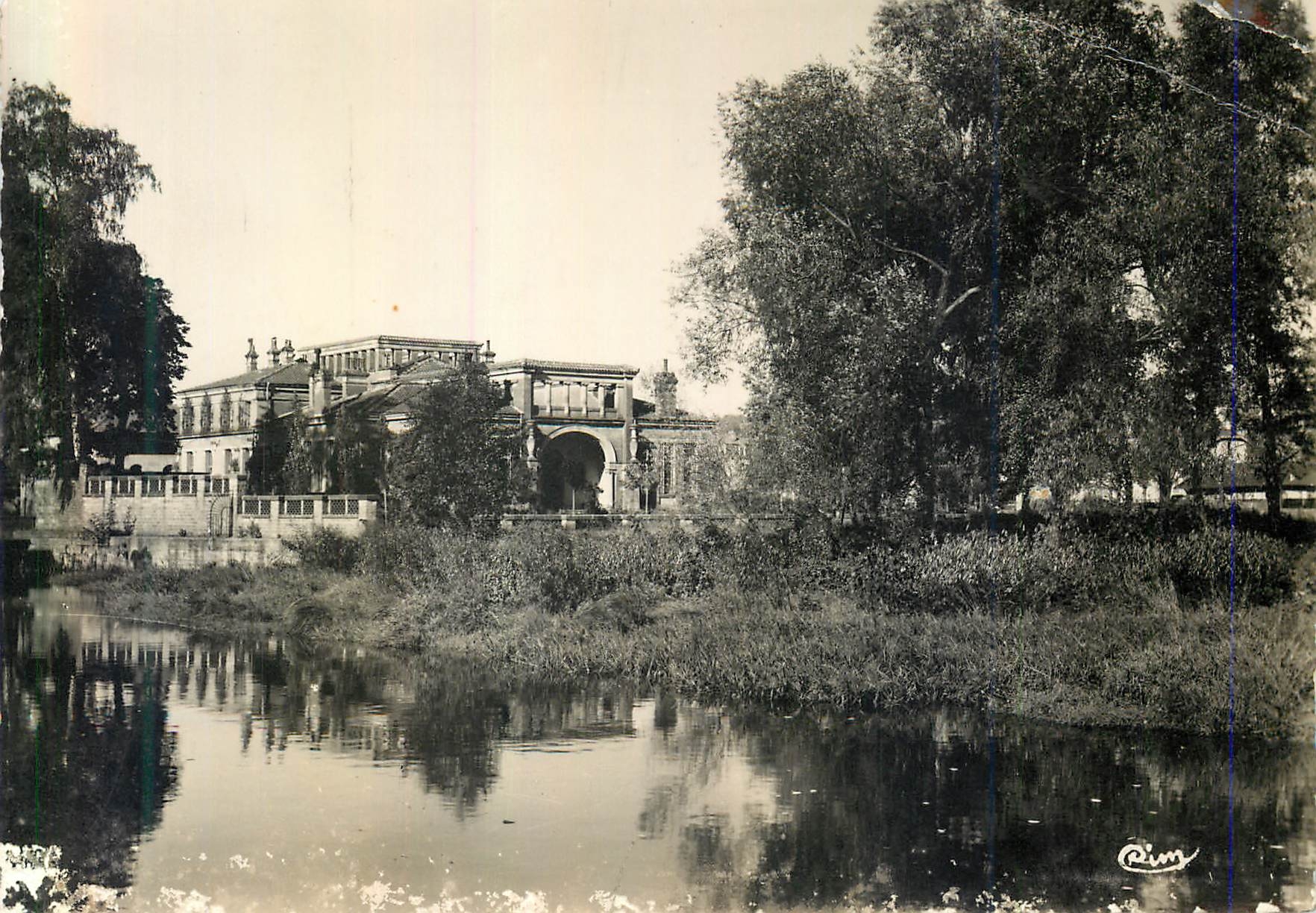 CPM Epinal (Vosges) la Maison Romaine et la Moselle