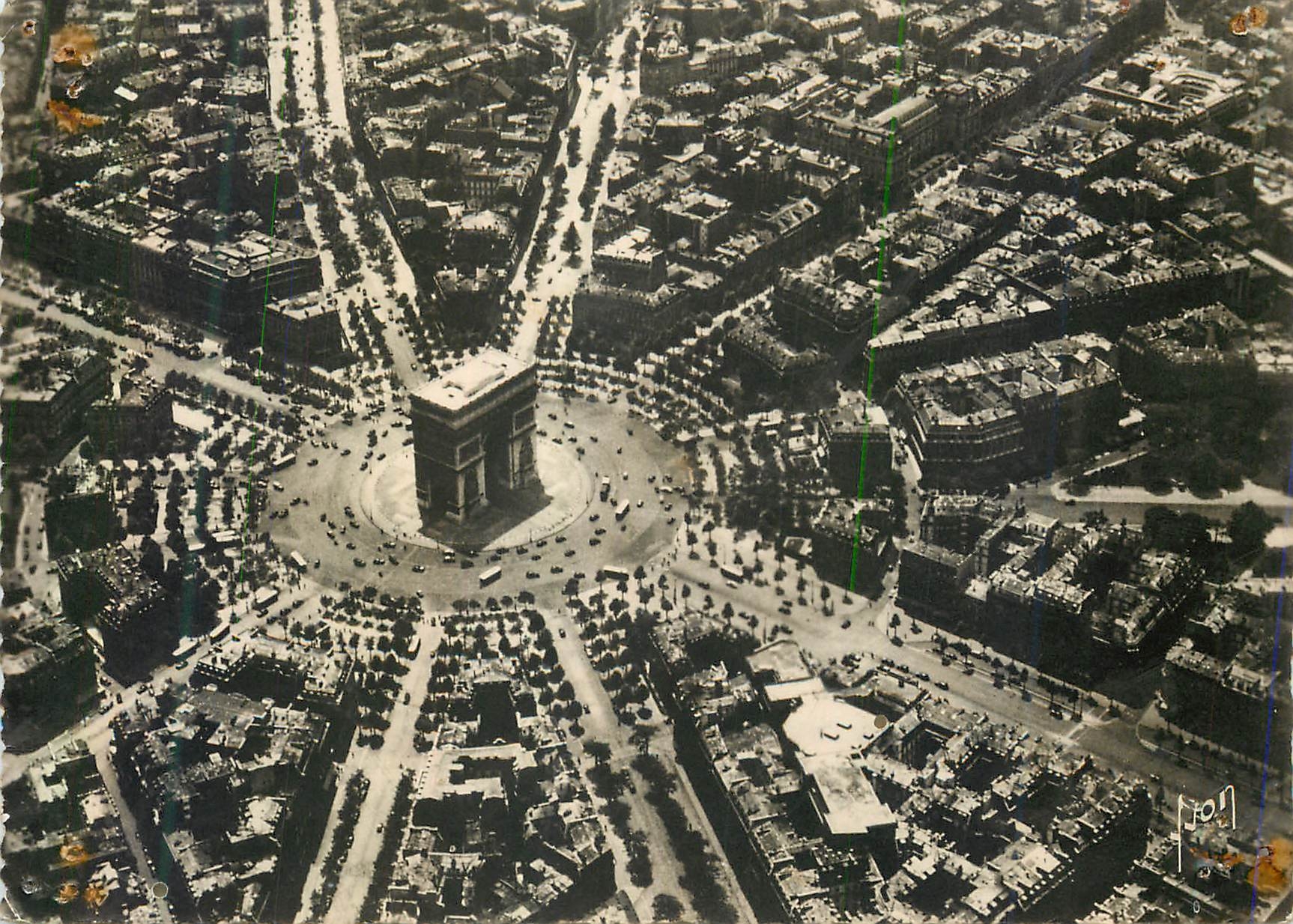 CPM Paris en Avion l'Arc de Triomphe et Place de l'Etoile