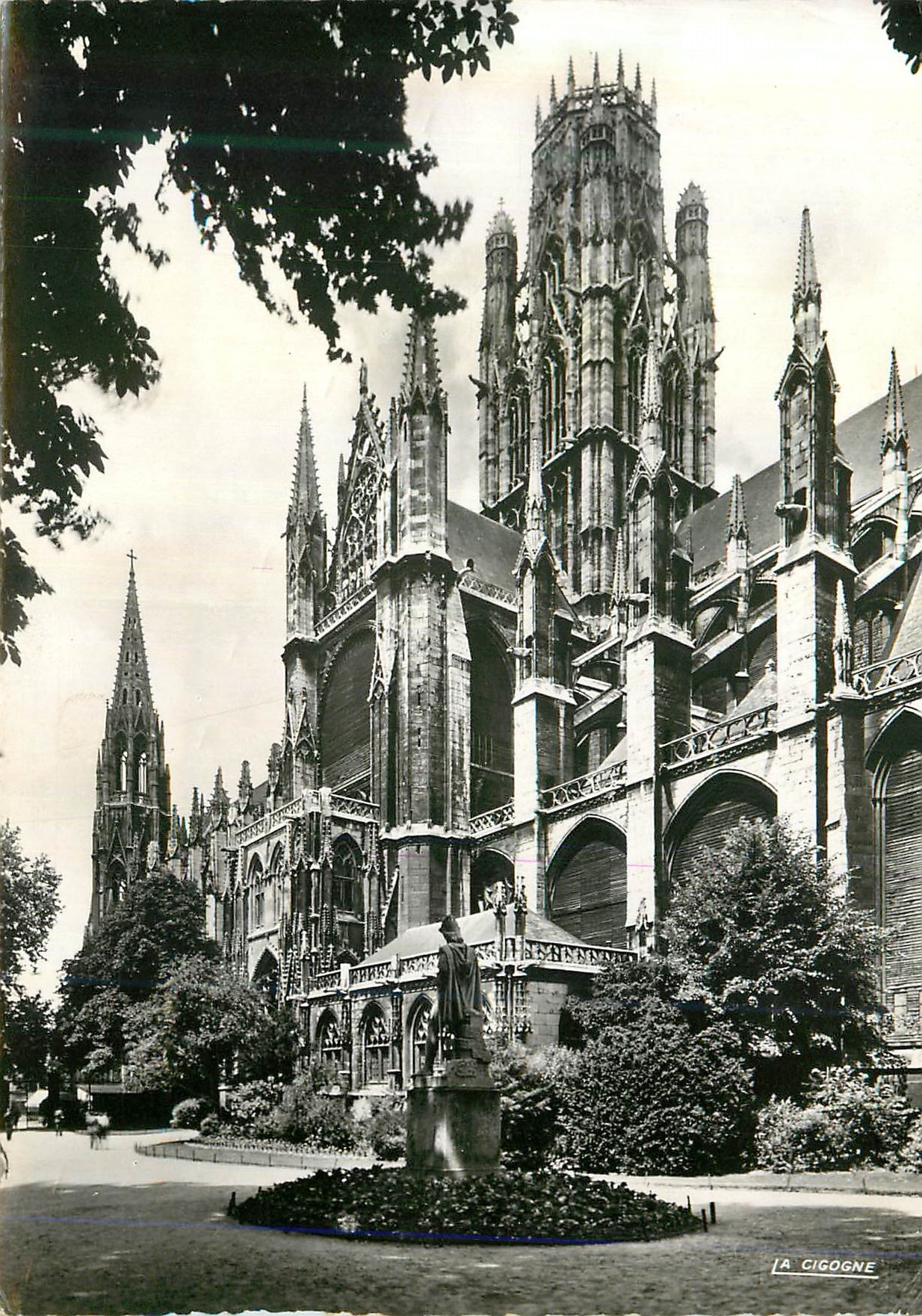 CPM Rouen (Seine Maritime) Eglise St Ouen Cote Sud