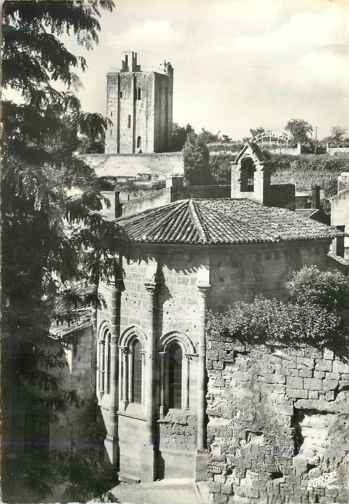 CPM St Emilion (Gironde) la Chapelle et la Tour du Roy