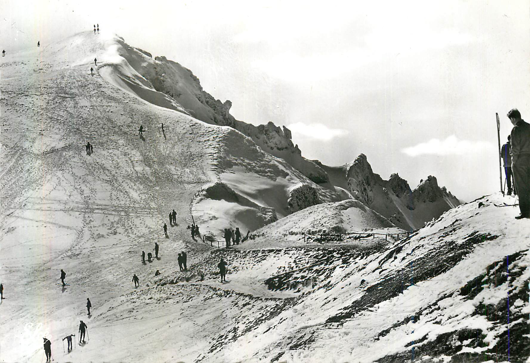 CPM le Mont Dore Sancy (Puy de Dome) les Jeux sur la Neige au Sommet du Sancy