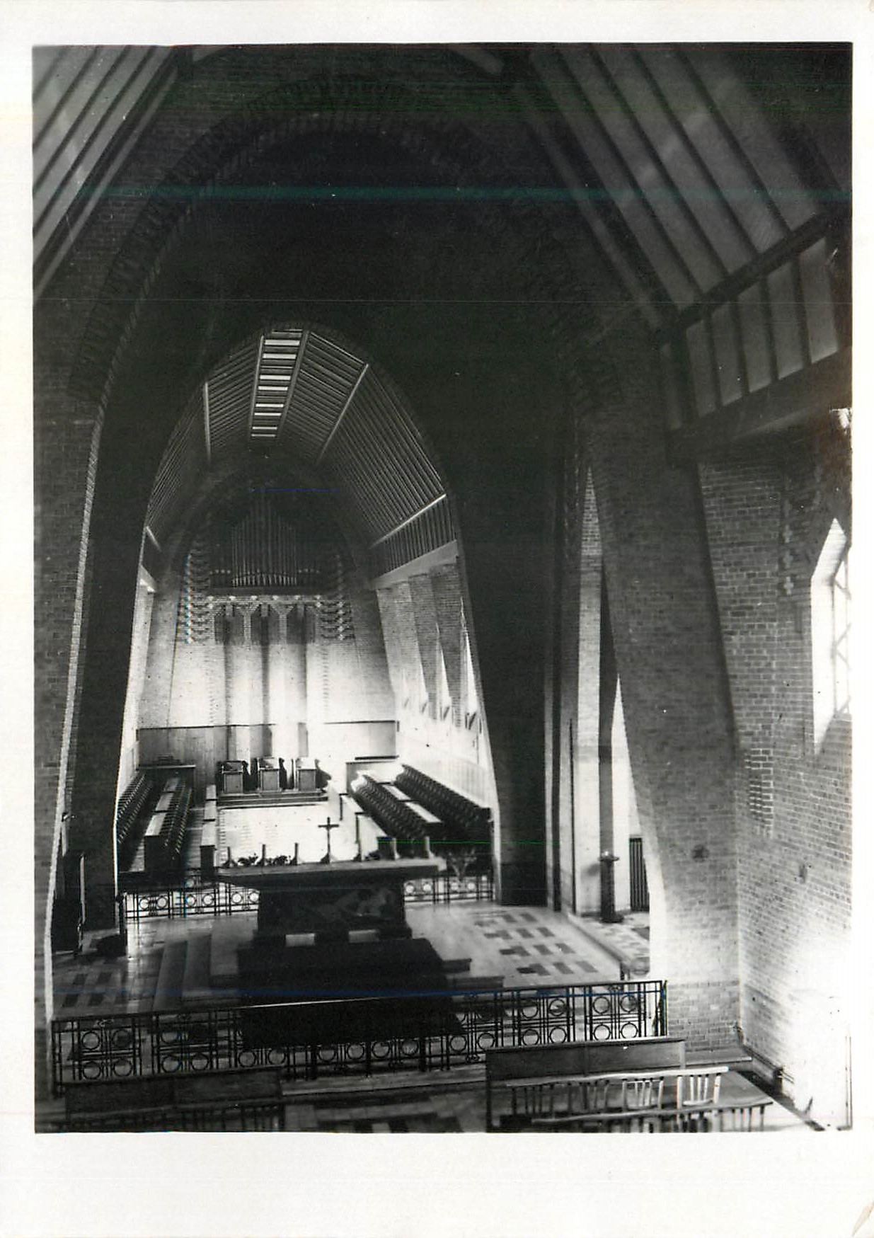 CPM Vanves (Seine) Prieure Sainte Bathilde l'Eglise du Christ Redempteur