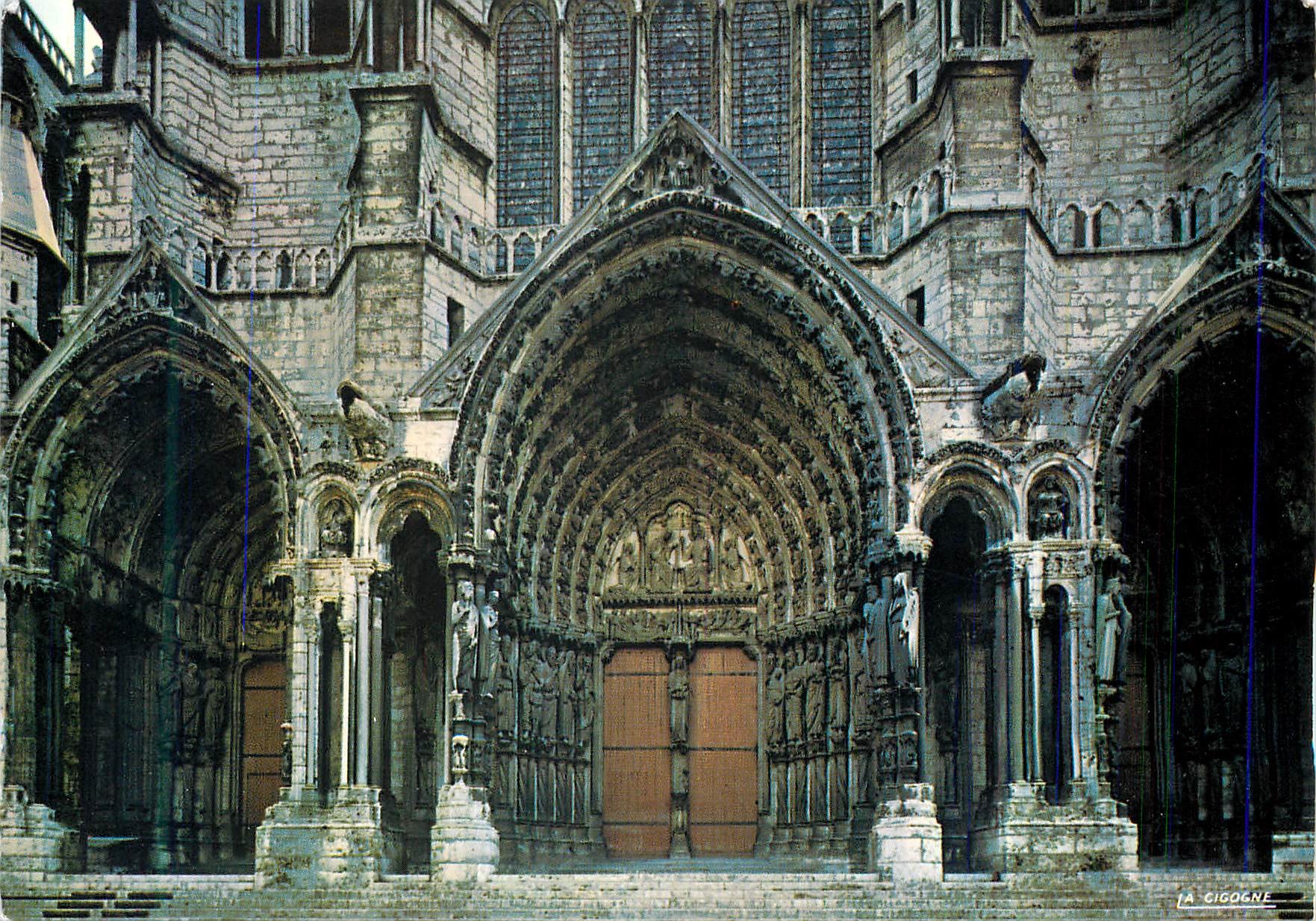 Chartres — Cathédrale — Portails du croisillon Nord précédés d'un perron de 13 marches — Édition La Cigogne