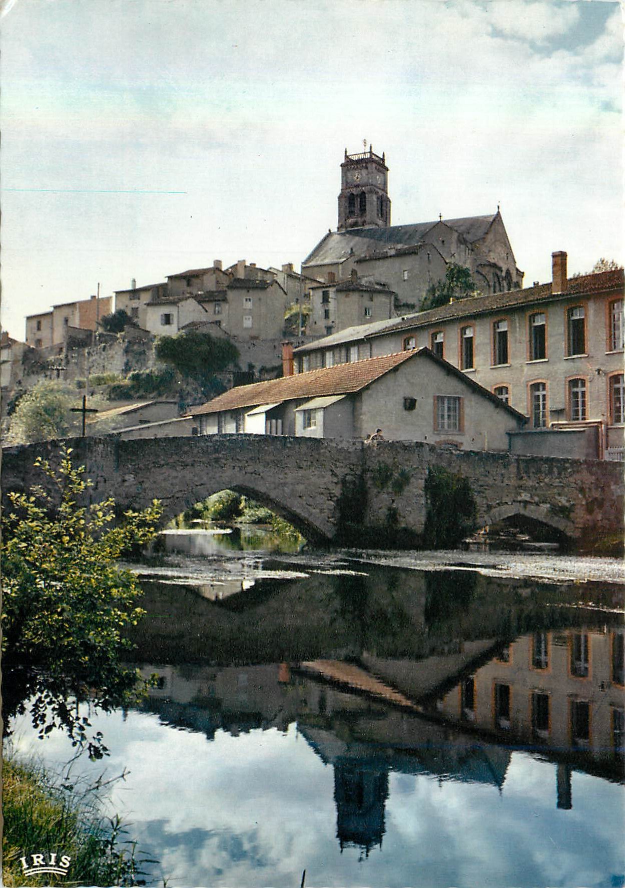 CPM Bellac la Haute Vienne Pittoresque Dominant le Cours du Vincou