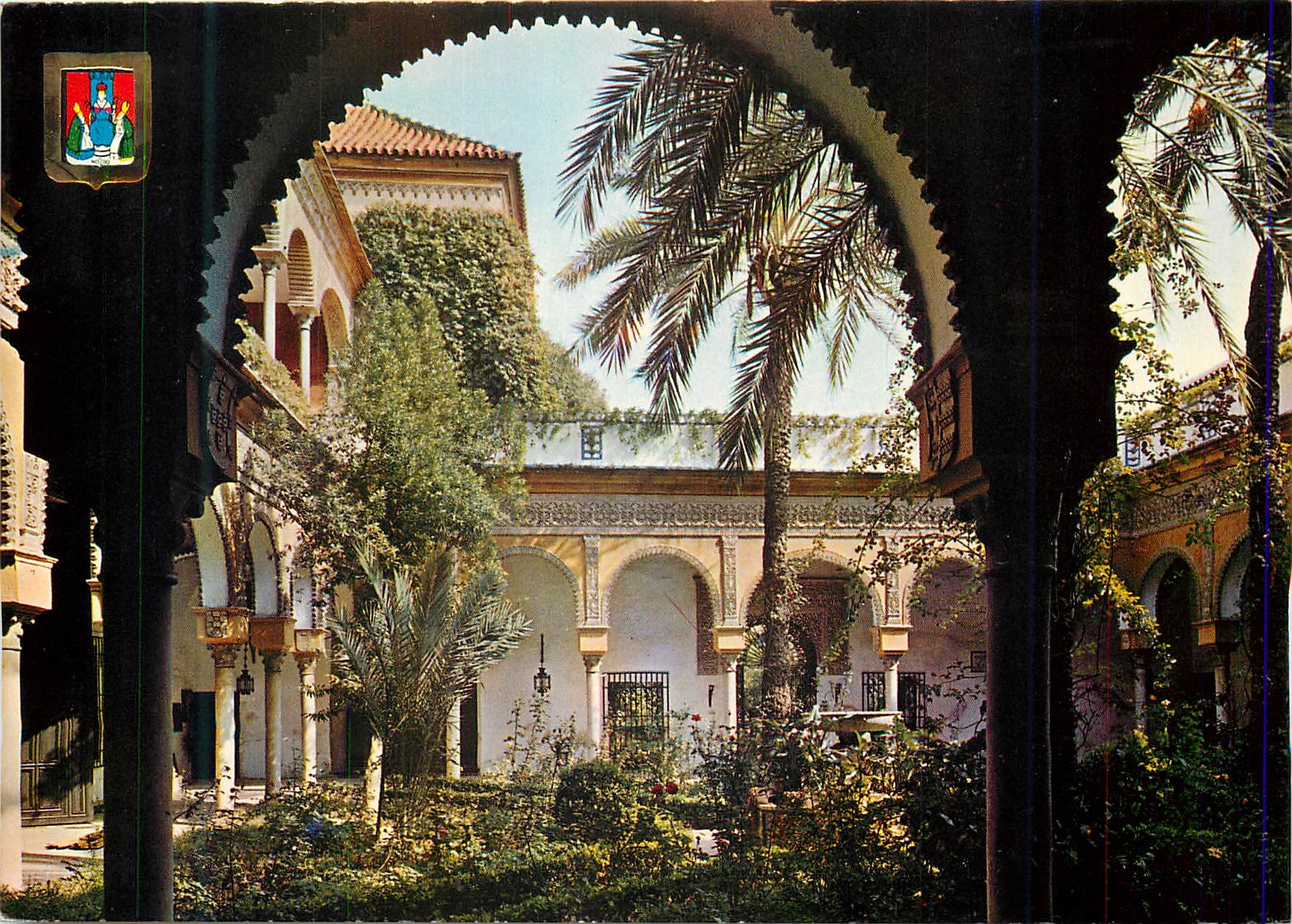 Palacio de las Dueñas - Patio principal — Dominguez, N° 82