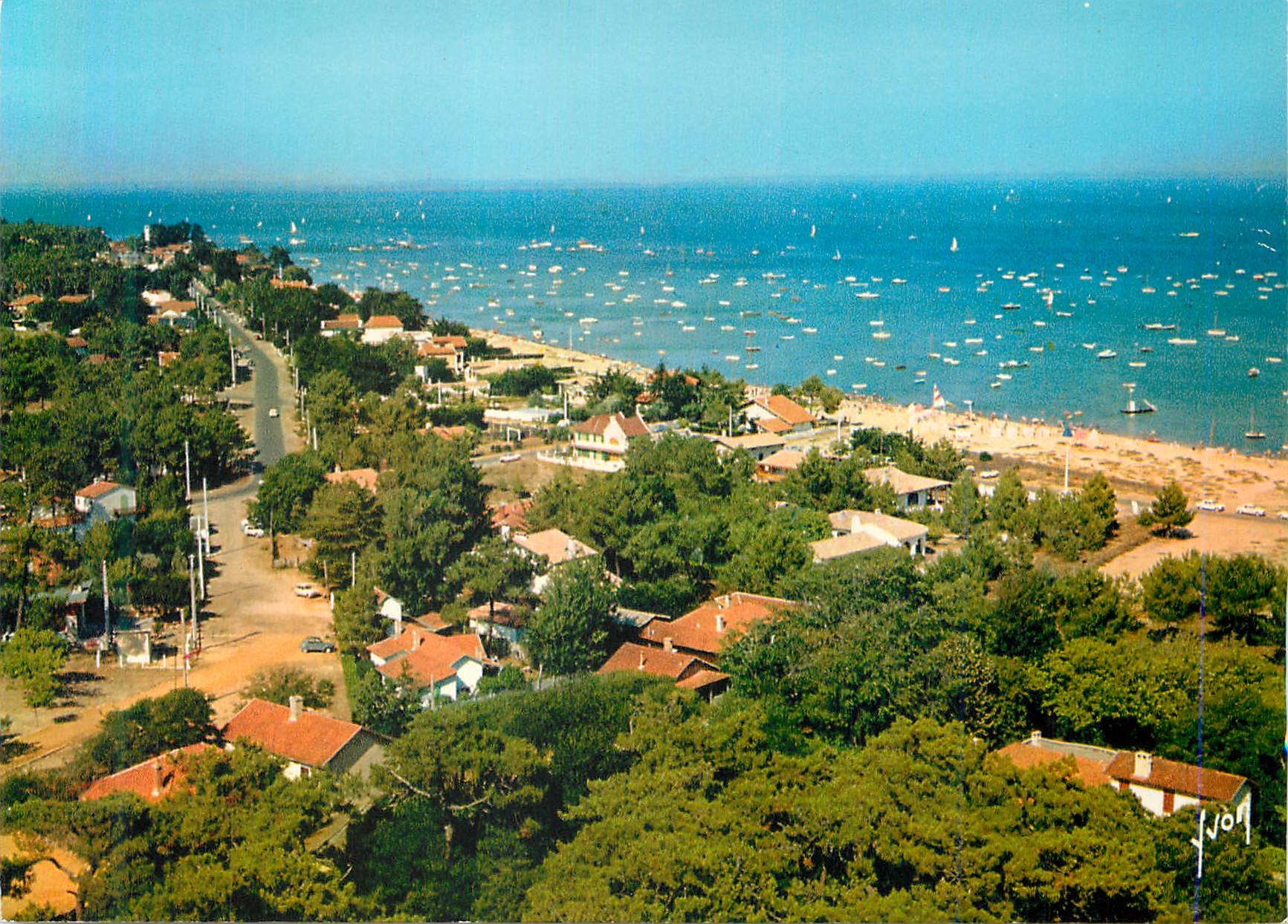 CPM Bassin d'Arcachon le Cap Ferret (Gironde) Vue Generale vers la Jetee Couleurs et Lumiere de France