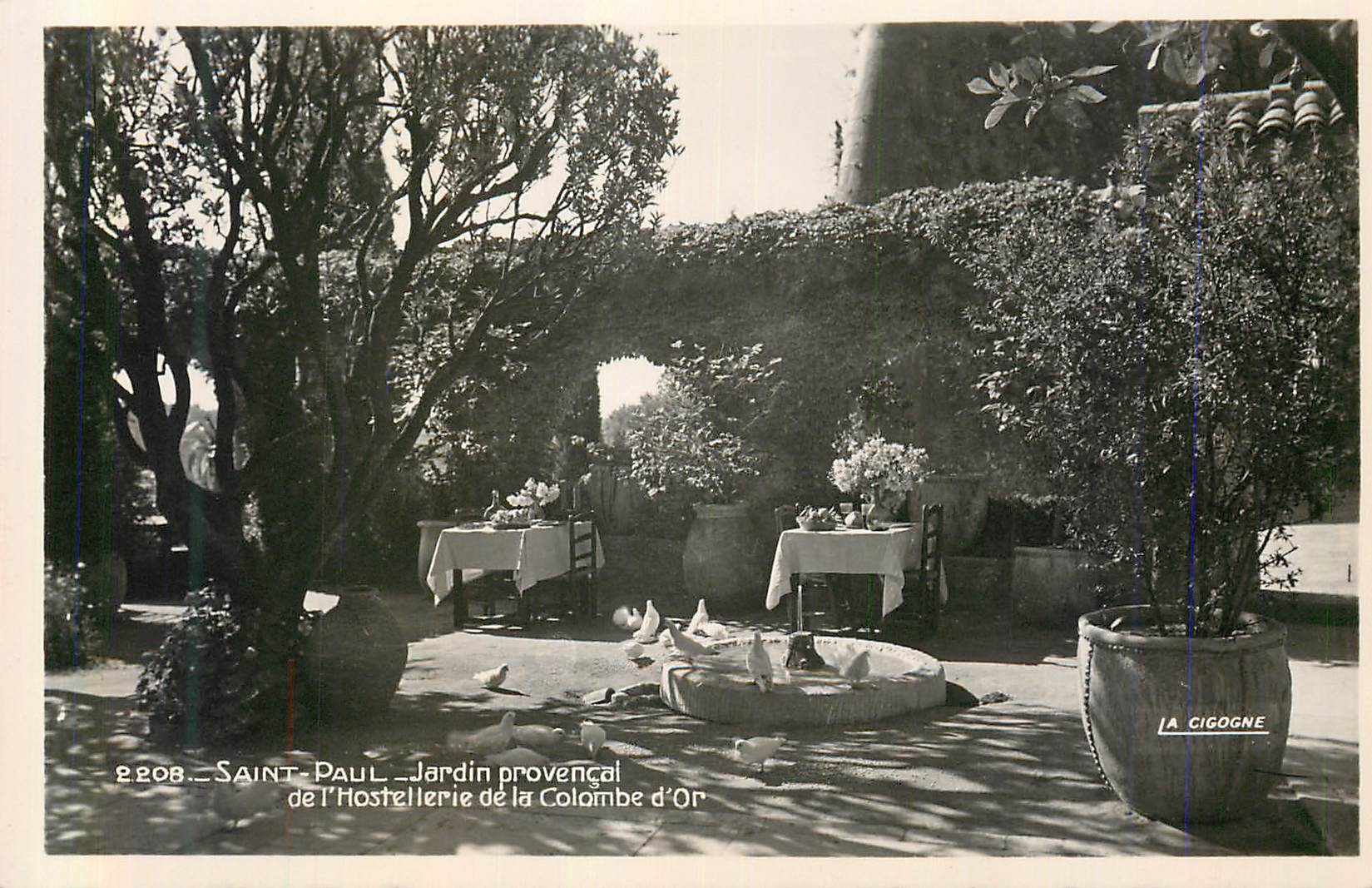 CPM Saint Paul Jardin Provencal de l'Hostellerie de la Colombe d'Or