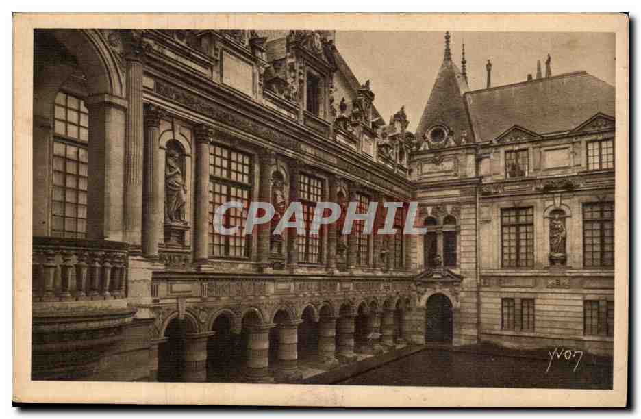La Rochelle CPA Cout interieure de l hotel de ville