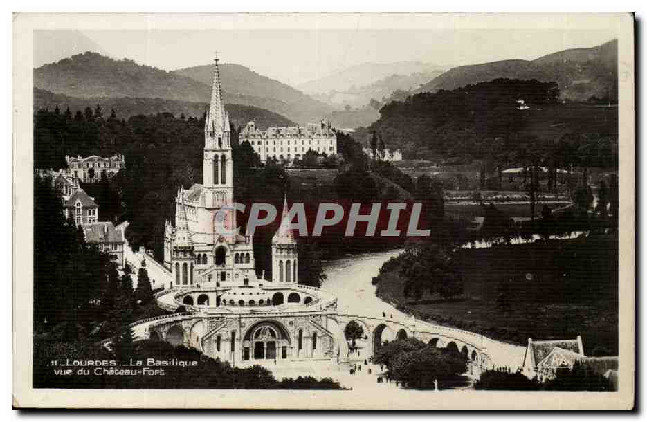 Lourdes CPA La basilique vue du chateau fort
