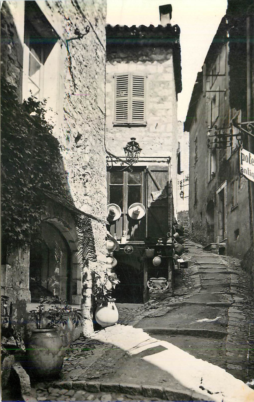 CPM Saint Paul (Alpes Maritimes) La Cote d'Azur Provencale Un Coin du Village