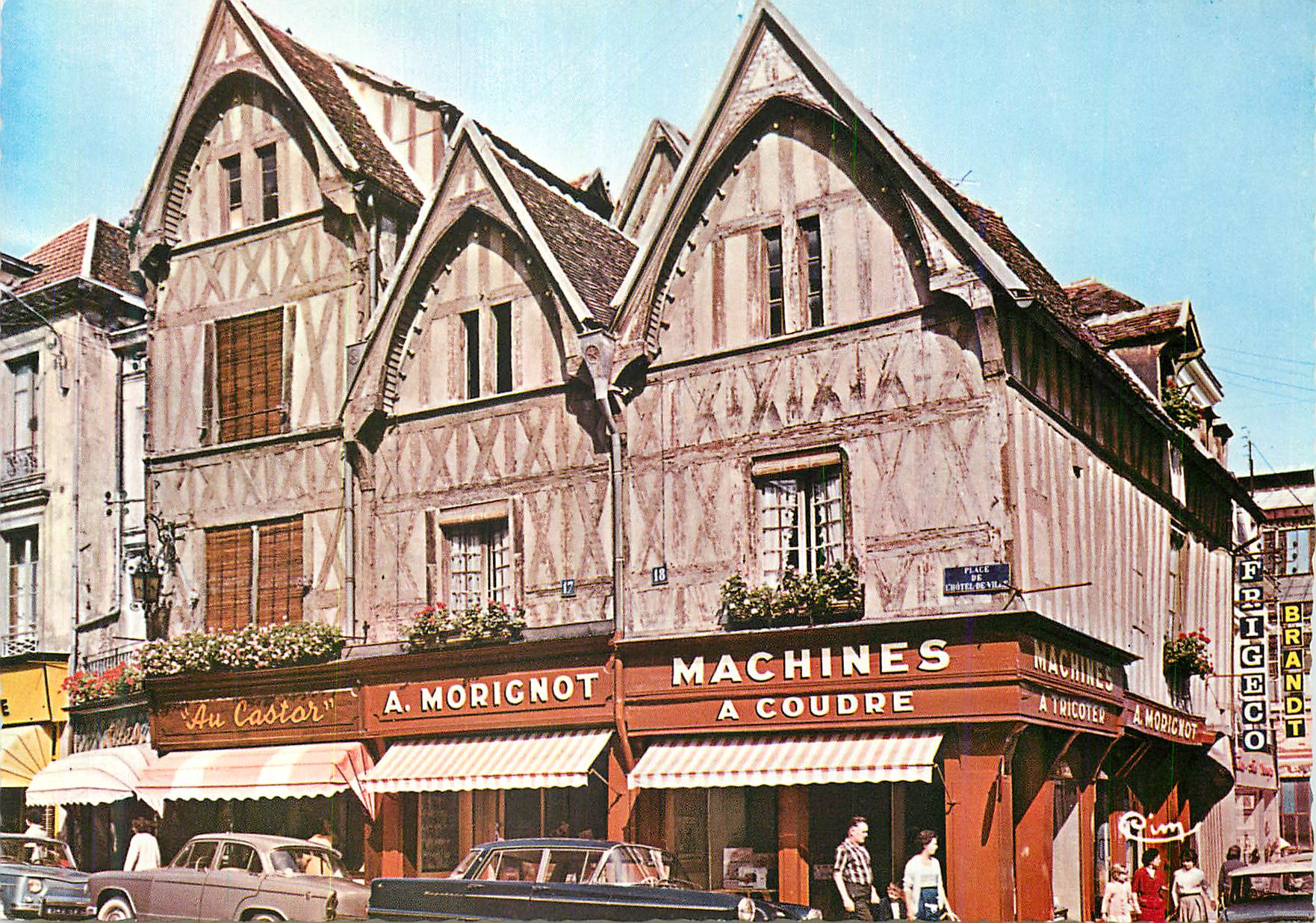 AUXERRE (89) - Vieilles Maisons - place de l'Hôtel-de-Ville — Combier Imprimeur (71. S.&L.) 'CIM' — n° 26