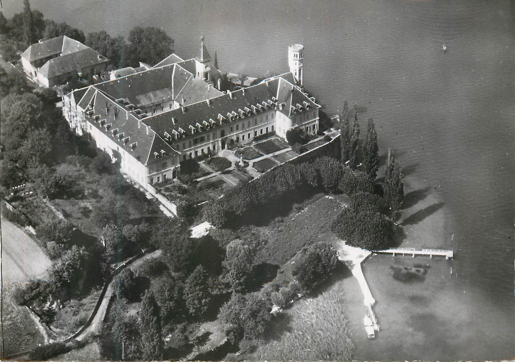 CPM l'Abbaye d'Hautecombe (Savoie) sur les Bords du Lac du Bourget