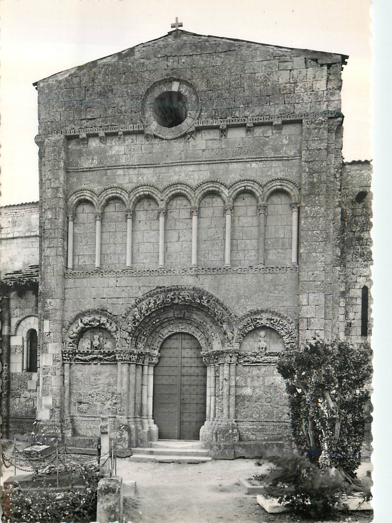 CPM Talmont sur Gironde (Charante Maritime) Le Porche de l'Eglise Romane Sainte Rodegonde XVe Siecle