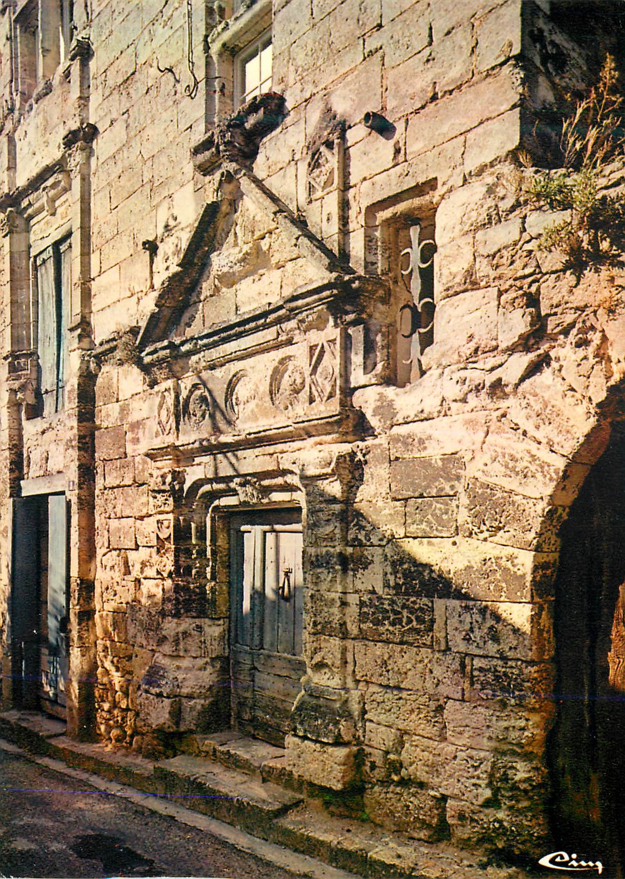 Belvès (Dordogne) — Porte de l'Hôtel Bontemps, style Renaissance italienne — Cinq