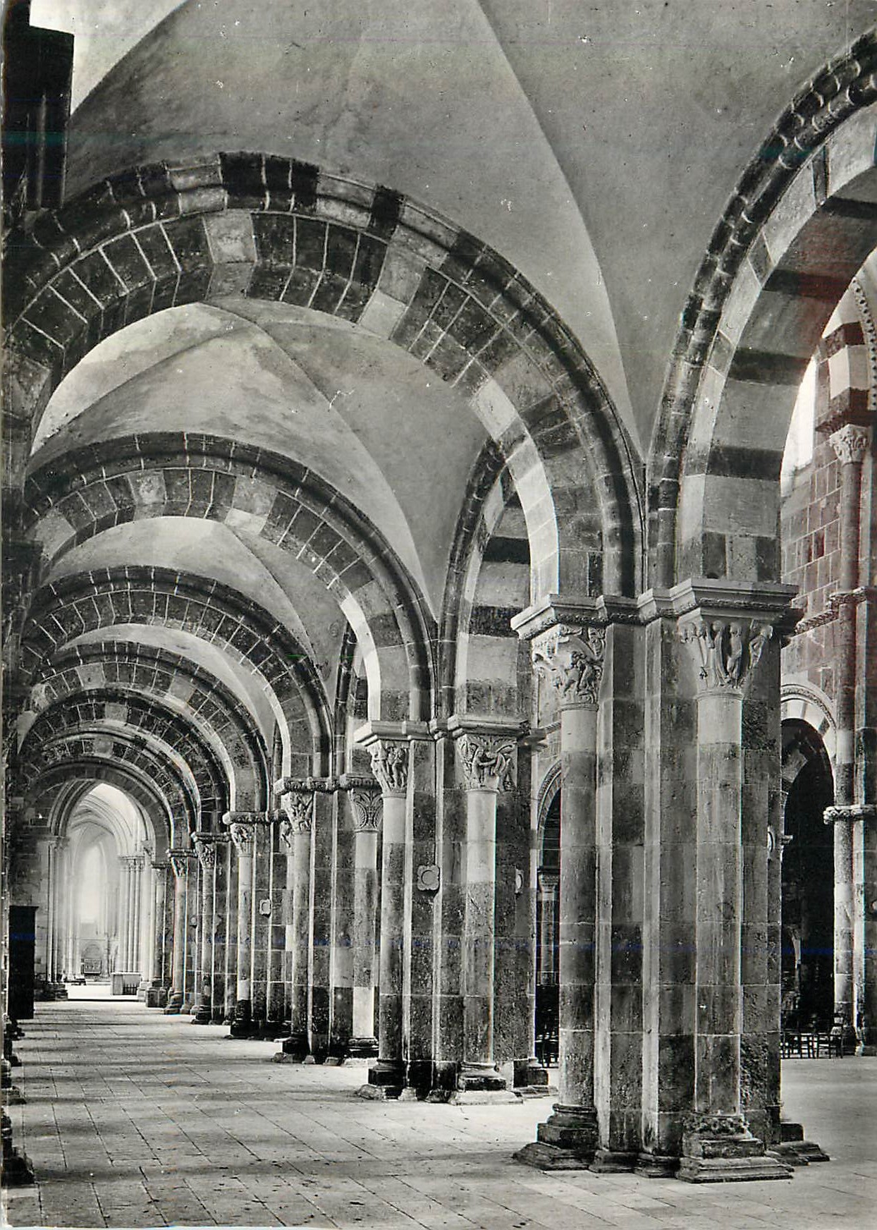 CPM Vezelay (Yonne) Eglise Abbatiale de la Madeleine (Fin du XIIe S) Bas Cote Nord