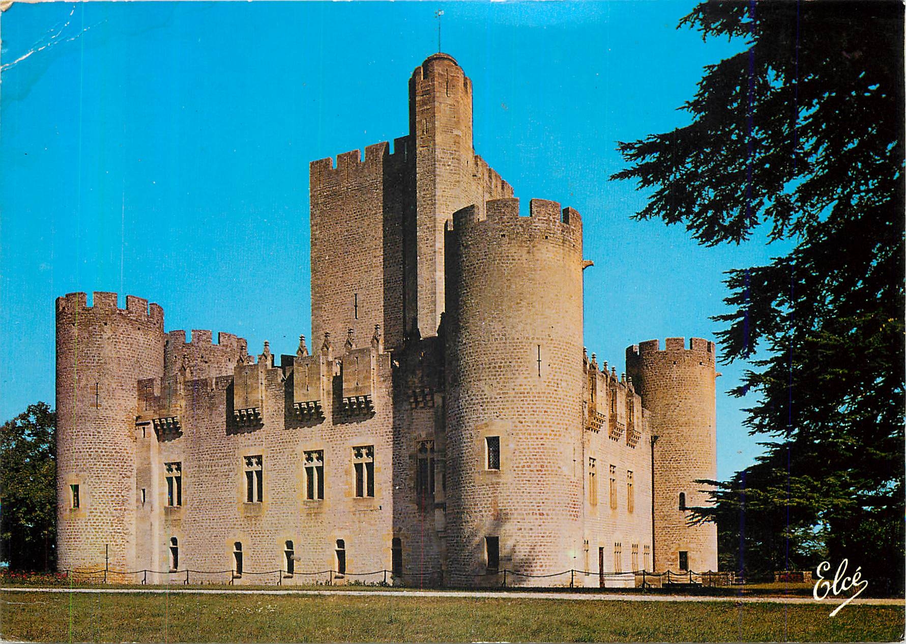 CPM Les Beaux Chateaux sur Sauternais Le Chateau de Roquetaillade du XIVe Siecle