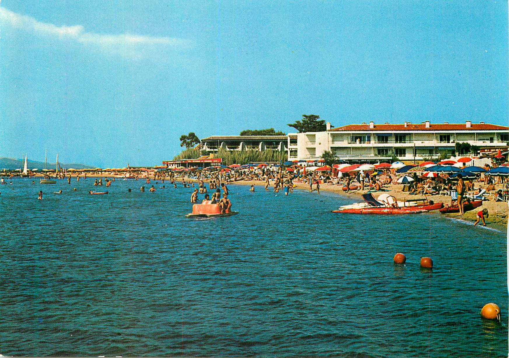 CPM Saint Tropez La Cote d'Azur Plage de la Bouillabaisse