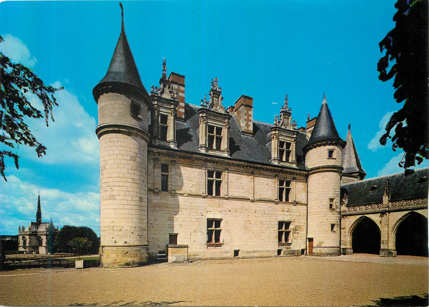 CPM Amboise (I et L) Le Chateau Facade Interieur et la Chapelle St Hubert