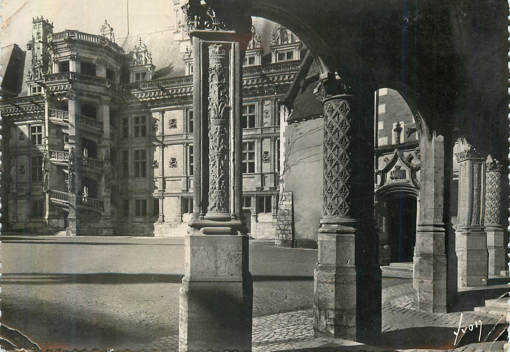 CPM Blois (Loir et Cher) Le Chateau aile Francois Ier Vue de la Galerie de l'Aile Louis XII