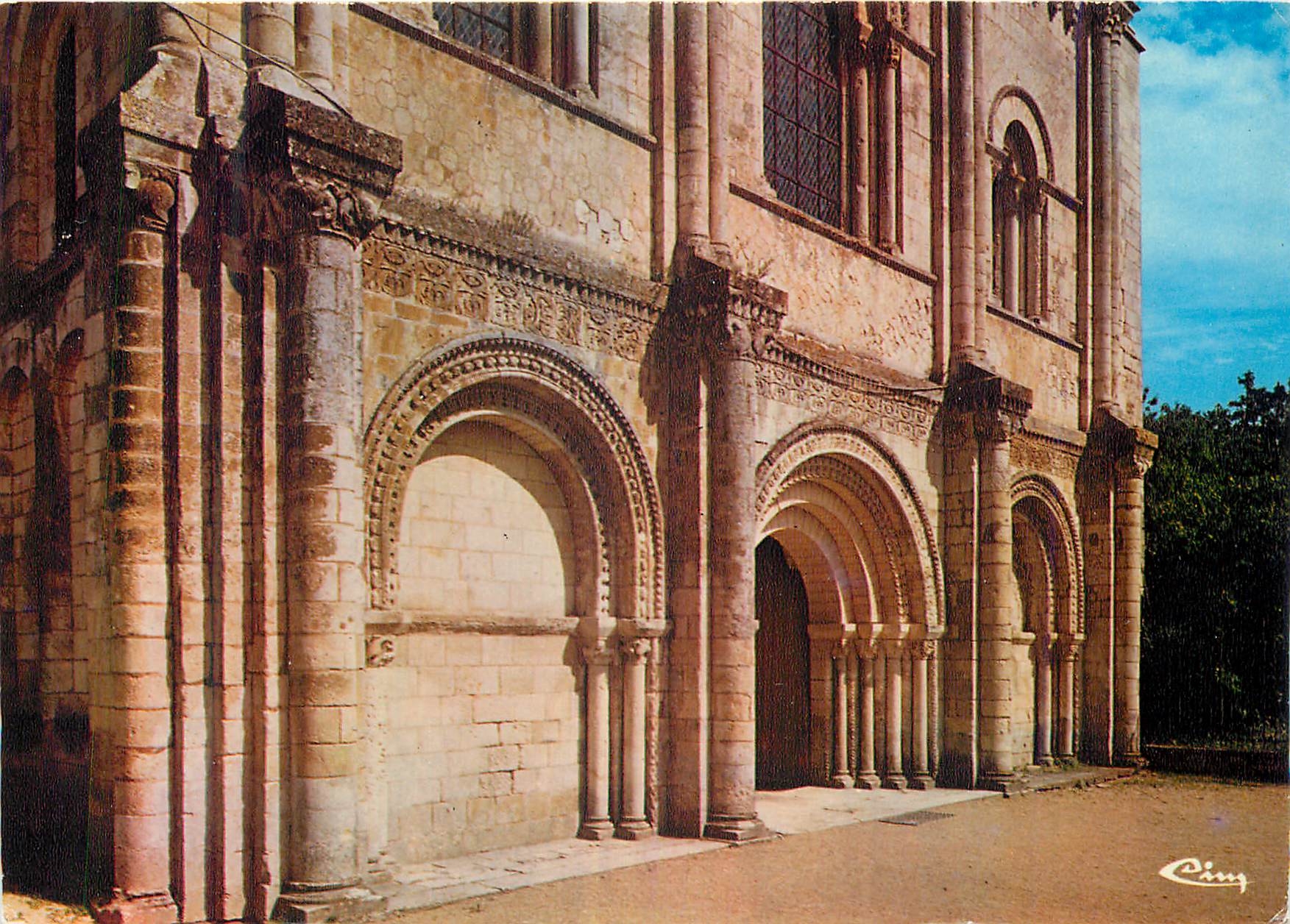CPM Nieul sur l'Autize (Vendee) Facade de l'Eglise Abbatiale Romane (XIe S)