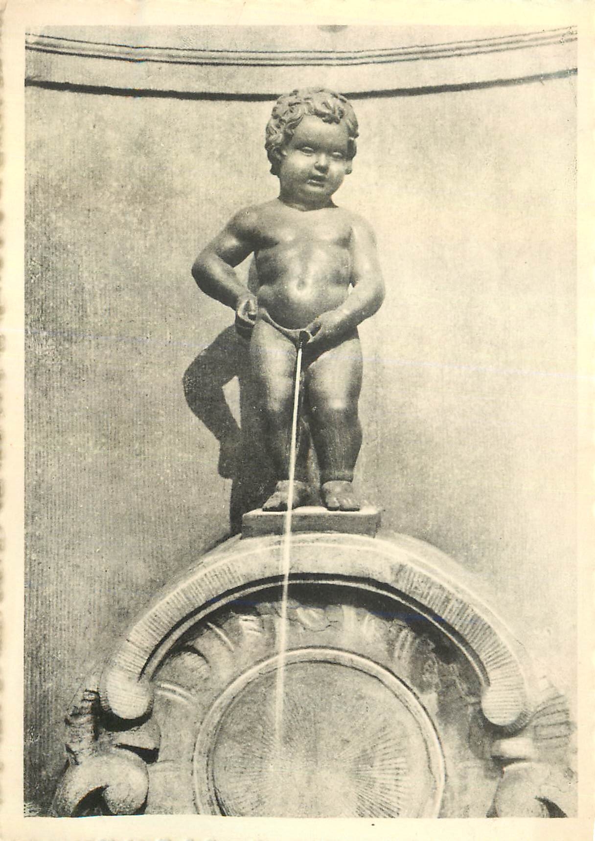 CPM Bruxelles Manneken Pis Cette Statue Vieille de 700 Ans a ete Erigee d'apres une Legende