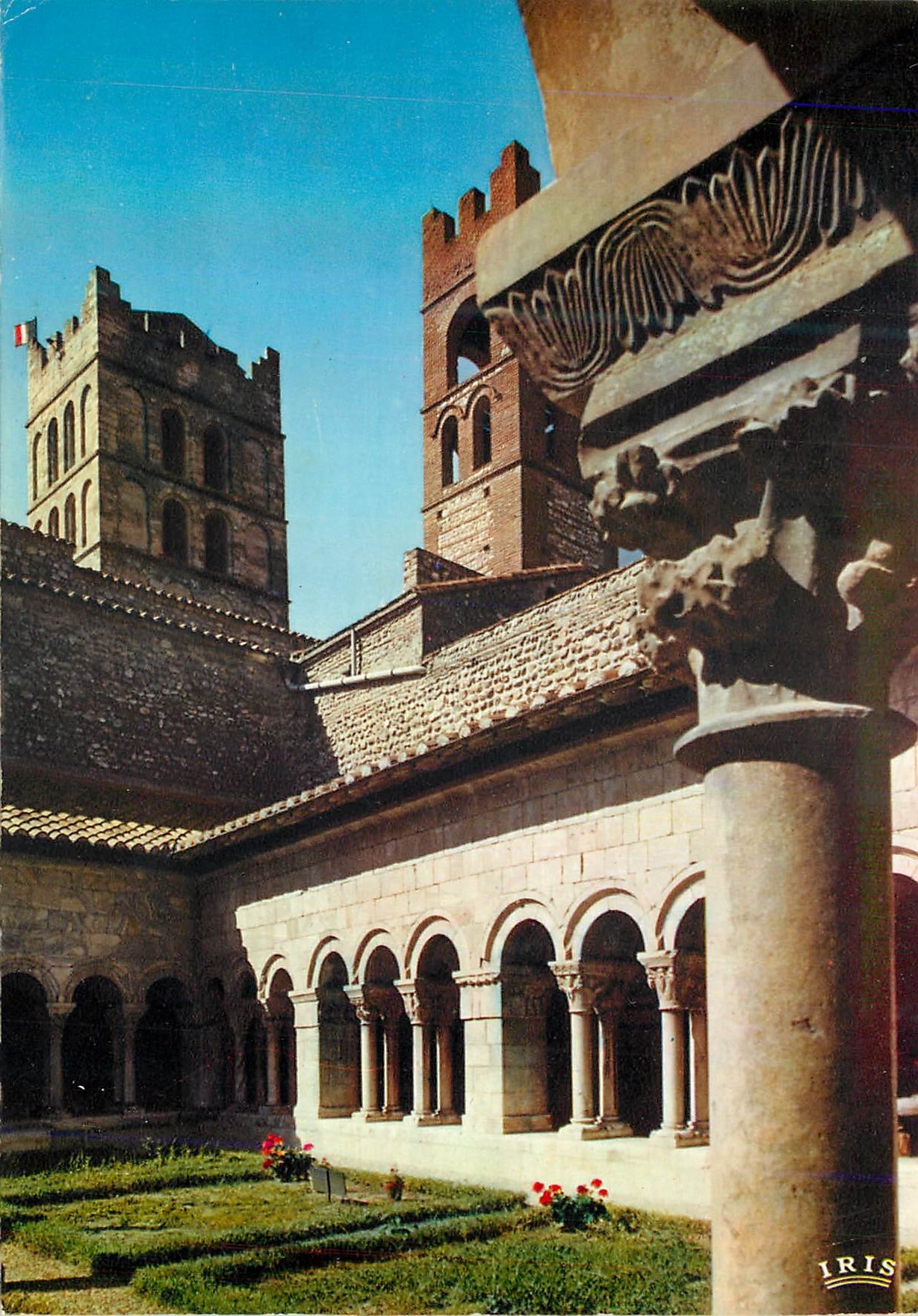 CPM En Roussillon le Cloitre d'Elne (XIIe XIVe Siecles) et les Clochers de la Cathedrale Ste Eulalie