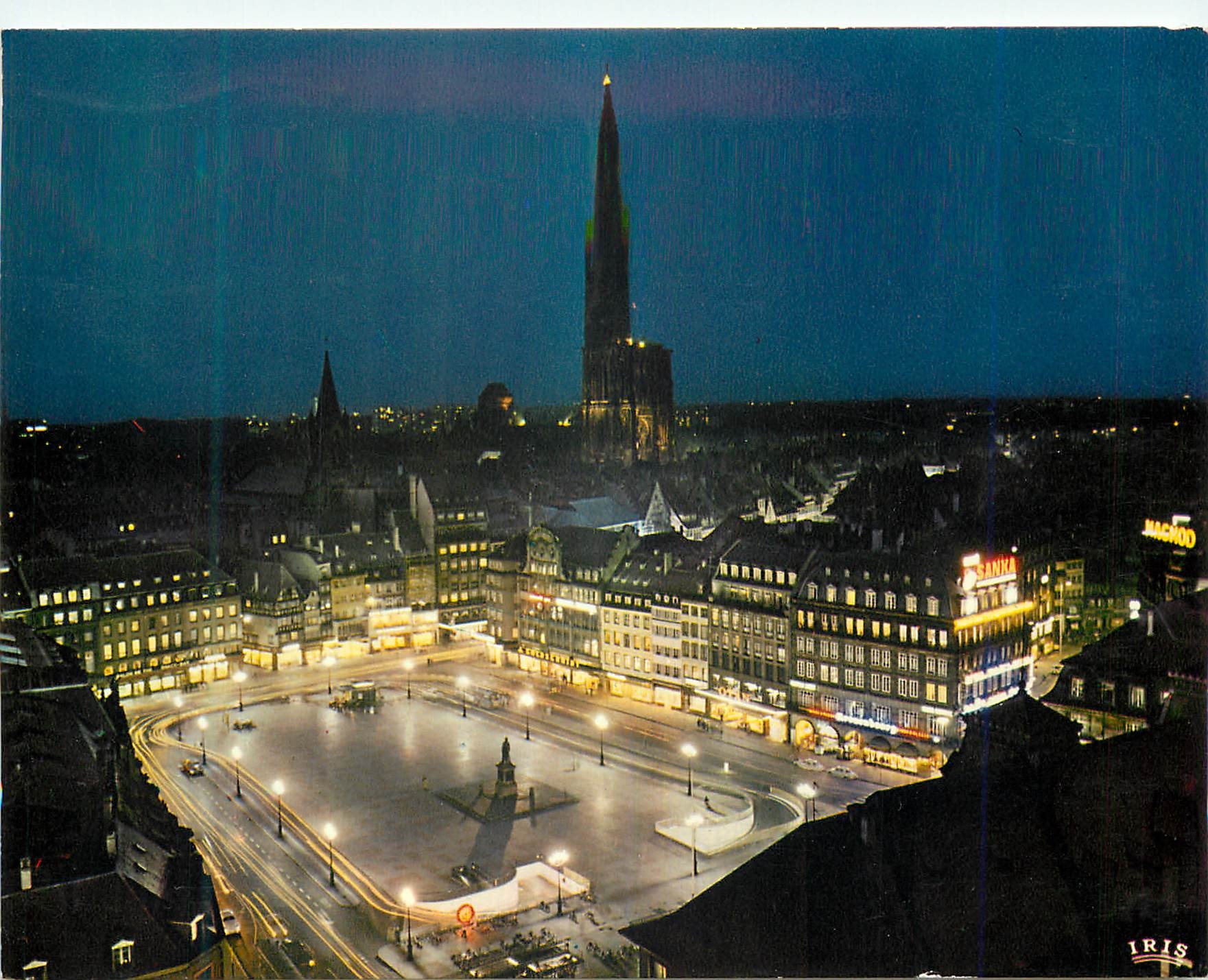 CPM Strassbourg la Nuit La Place Kleber et la Cathedrale