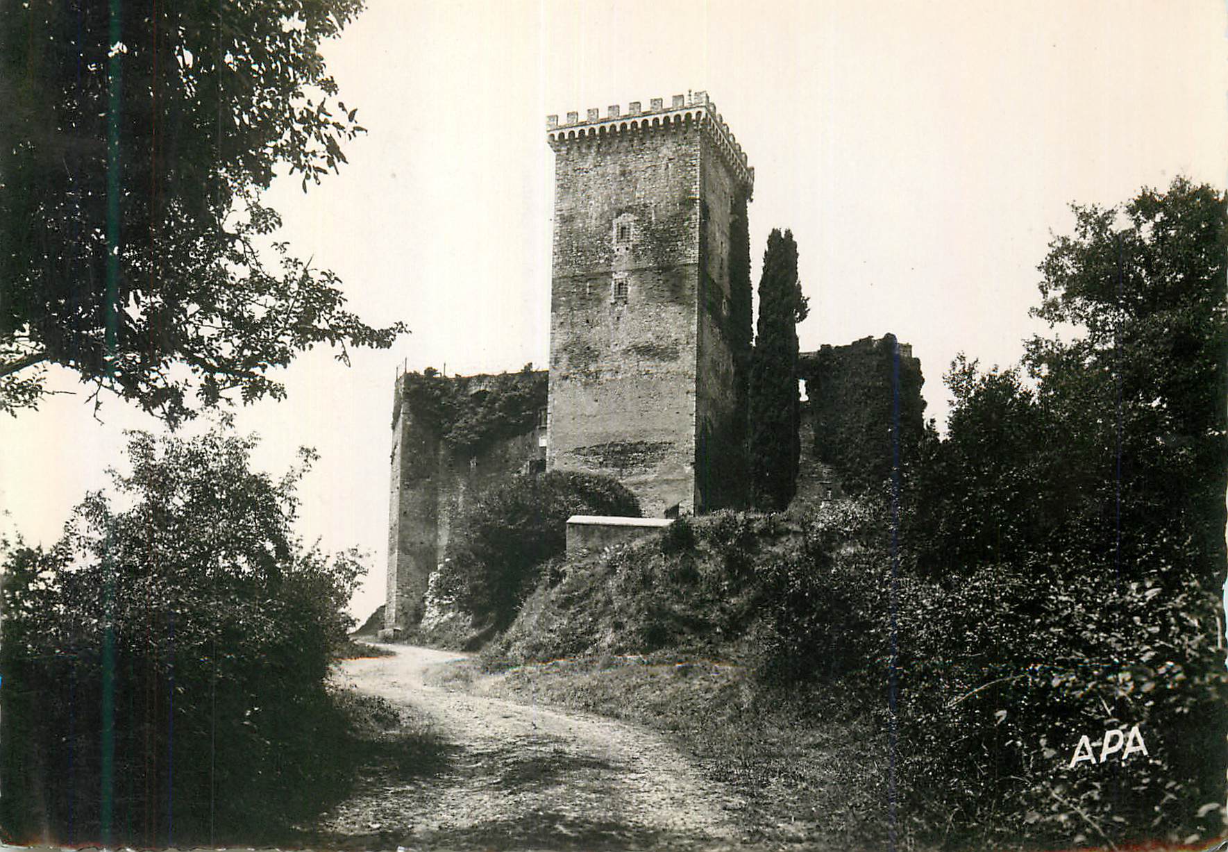 Le Château de Mauvezin — Capvern-les-Bains — éditeur APA