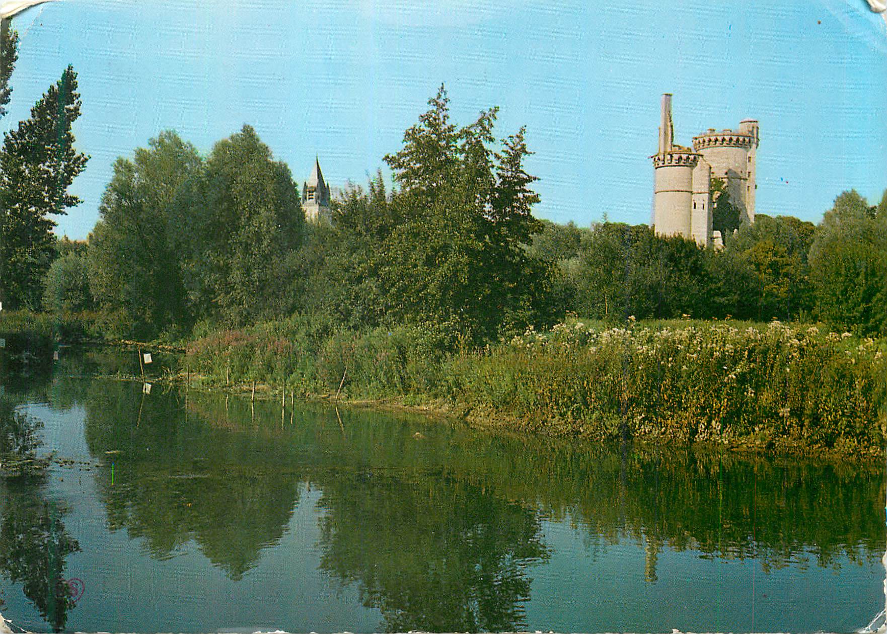 Les bords de l'Yèvre — Château du Duc de Berry et Collégiale Notre-Dame — Éditions AS Cœur