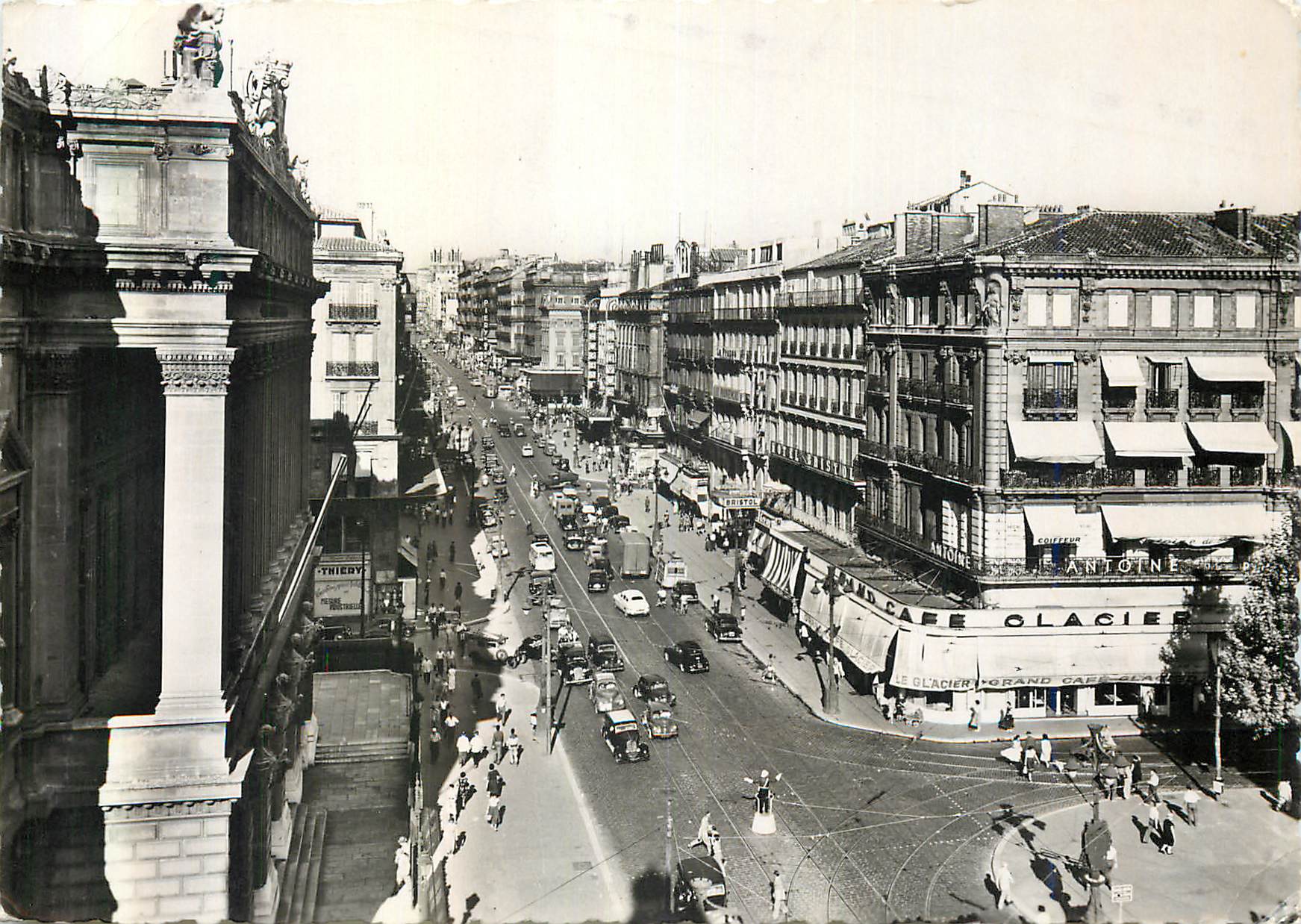 Vue de la rue de la République à Marseille — Théâtre de la ville et Grand Café Glacier Antoine — Société Éditions de France