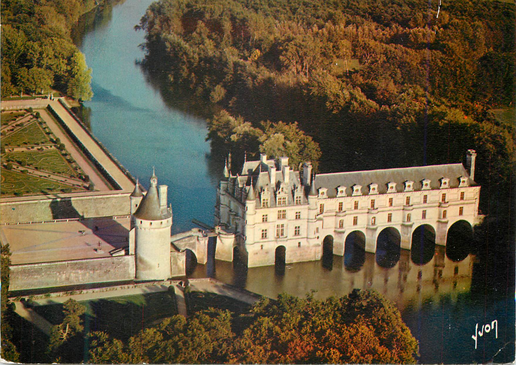 CPM Le Chateau de Chenonceau Le Val de Loire vu du Ciel