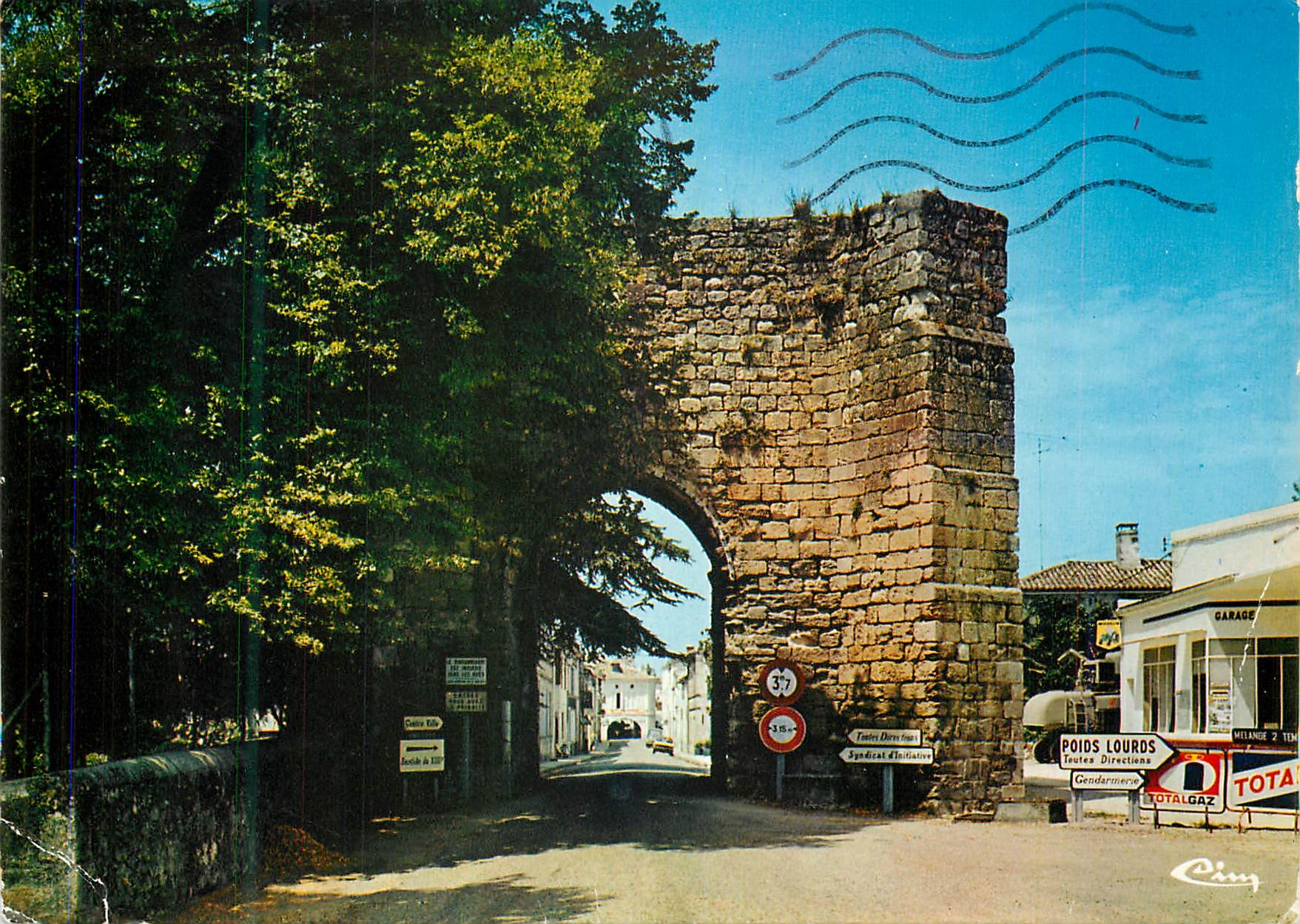 CPM Sauveterre de Guyenne (Gironde) Porte Saint Romain (XIIIe S)